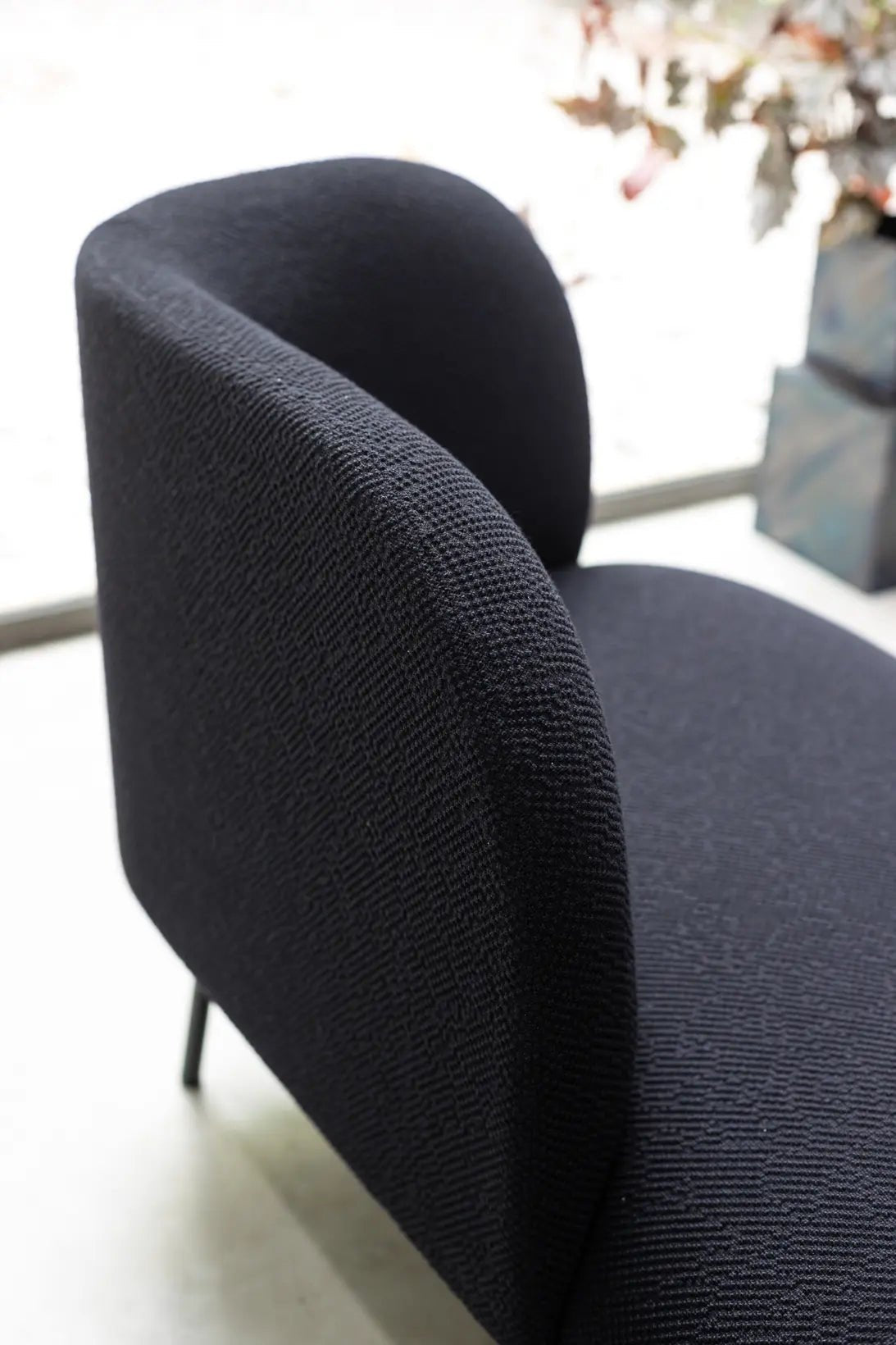 Bross Sit Chaise Lounge - Modern Outdoor Patio Furniture for Relaxing in Your Backyard or Poolside