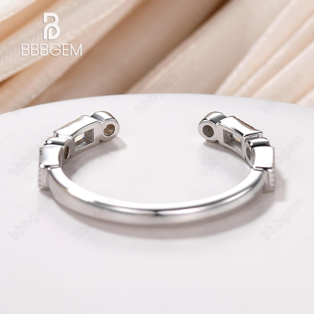 Open Gap White Gold Wedding Band with Milgrain Detailing - Baguette & Round Moissanite Diamond Bridal Ring Set - Perfect for Engagement, Anniversary, and Bridal Jewelry Gifts