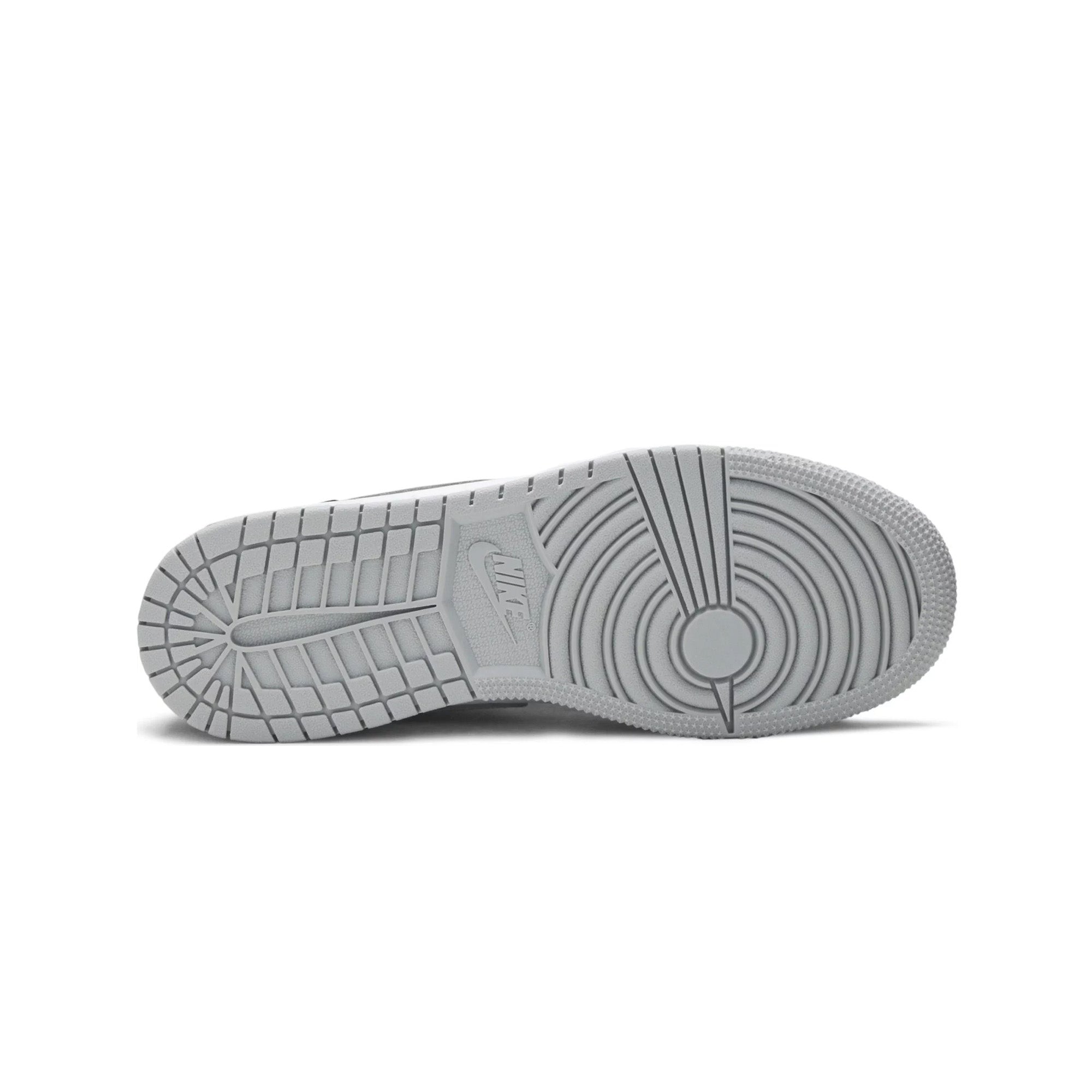 Air Jordan 1 Low 'Smoke Grey' GS Sneakers (2020) - Women's Basketball Shoes for Casual Wear & Street Fashion