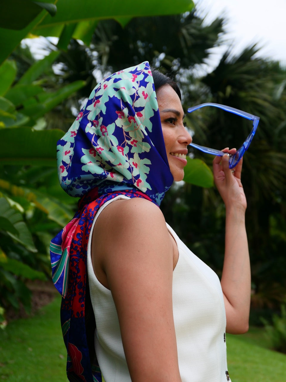 Luxury Chinoserie Silk Scarf - Premium 100% Mulberry Silk Fashion Accessory for Women - Perfect for Elegant Occasions, Weddings & Gift Giving