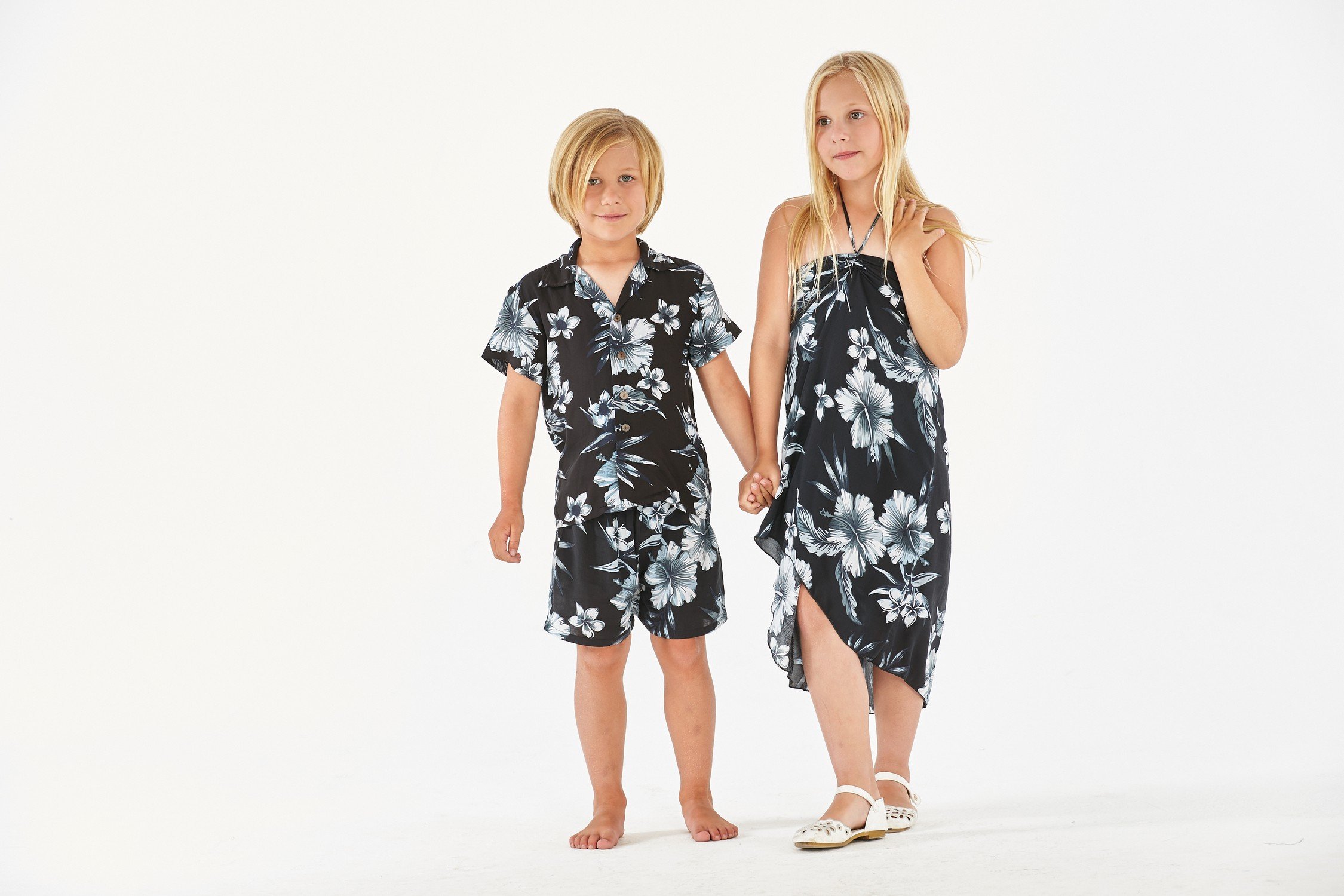 **Matching Hawaiian Luau Outfits for Siblings - Boys & Girls Tropical Shirts & Dresses in Various Patterns - Perfect for Family Vacations, Beach Parties & Themed Events**