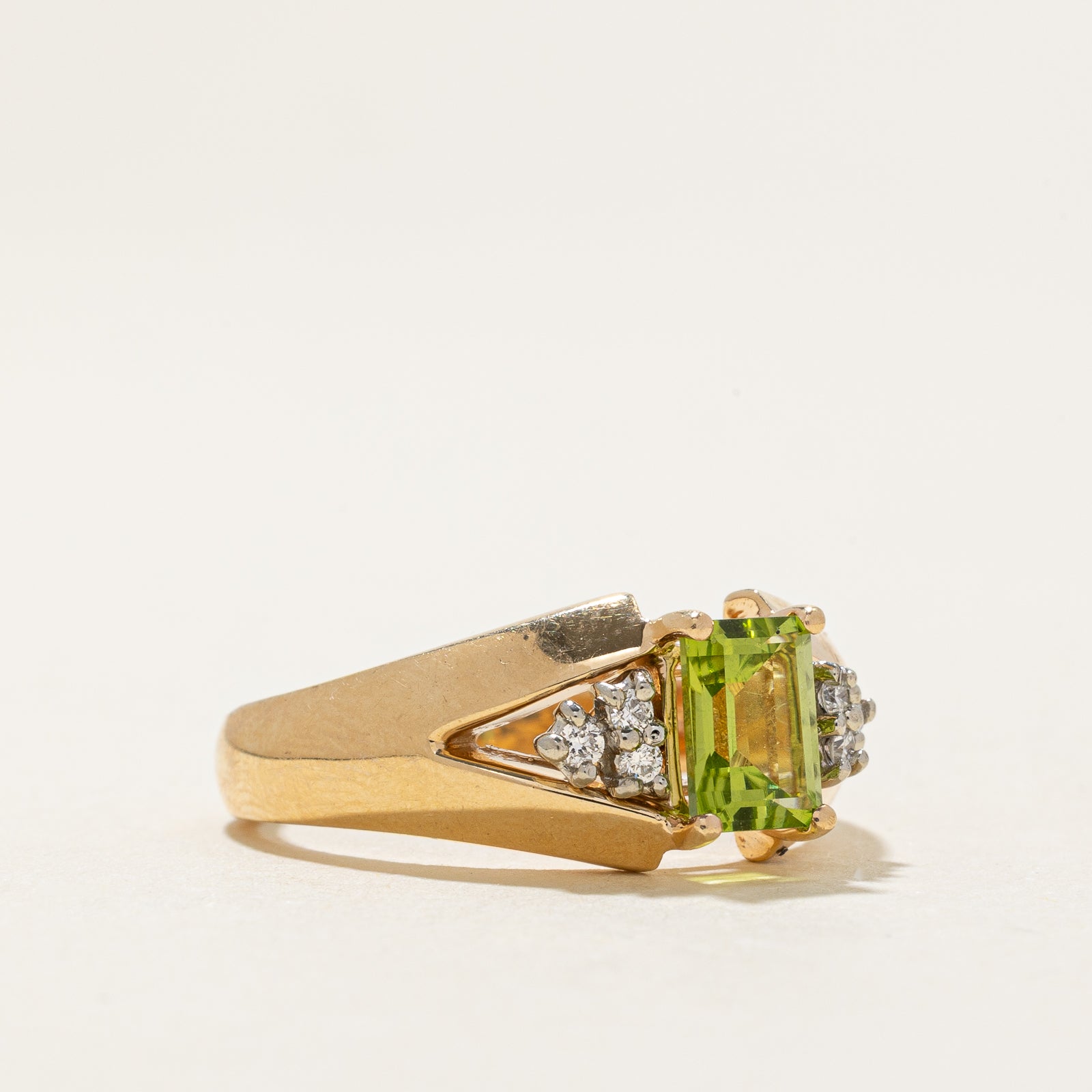 Peridot & Diamond Tapered Ring - 0.95ct Genuine Peridot with 0.06ctw Diamond Accents - Size 8.25 - Elegant Birthstone Jewelry for August, Perfect for Anniversary Gifts, Engagement Rings & Special Occasions