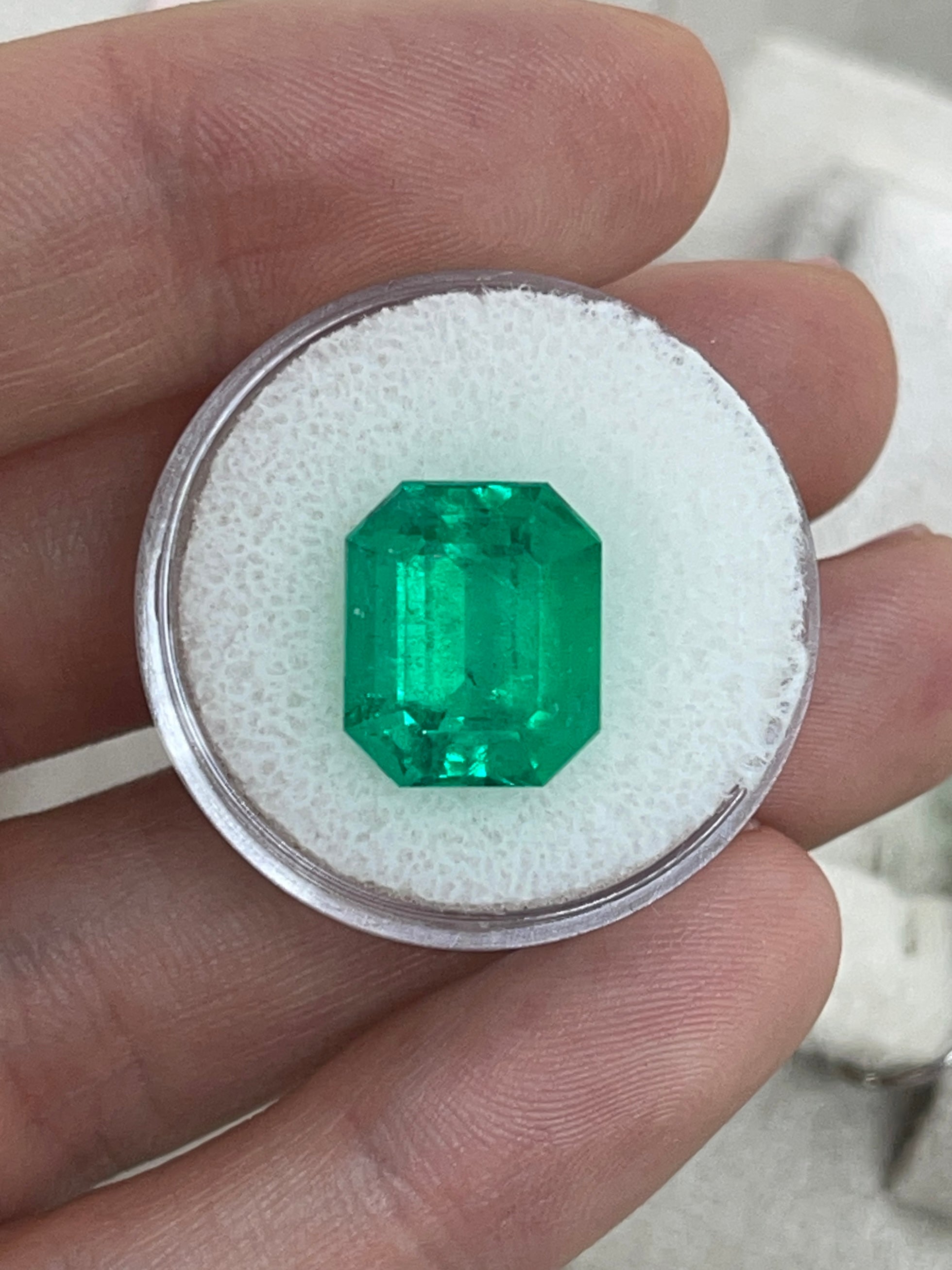 8.40 Carat 13x11mm AAA+ Fine Loose Colombian Emerald Gemstone - Emerald Cut for Jewelry Making, Engagement Rings & Luxury Gifts