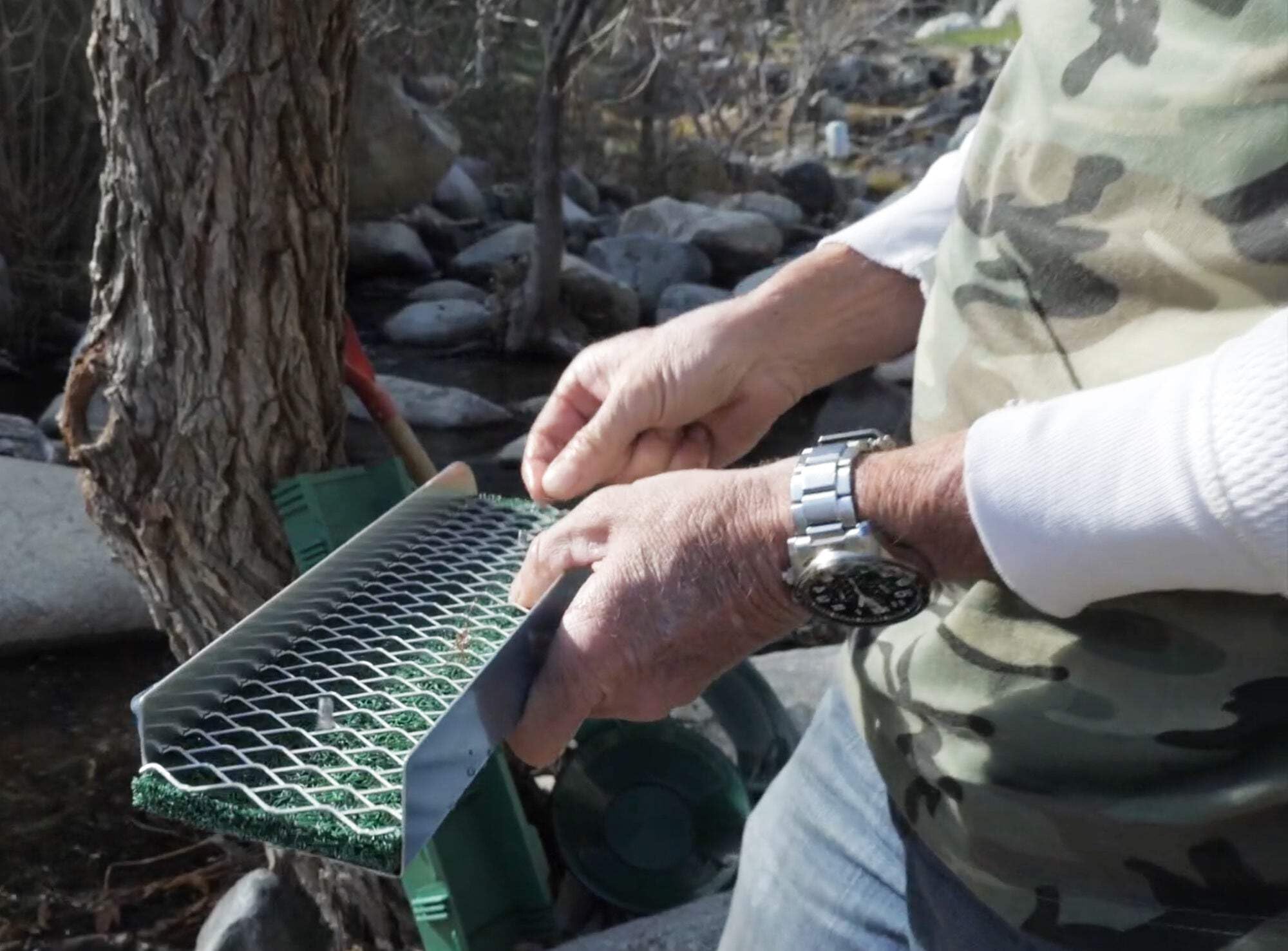 12 Inch Portable Aluminum Alloy Mini Sluice Box with Miner's Moss & V Matting - Lightweight Gold Prospecting Equipment for Stream Panning & Outdoor Adventures