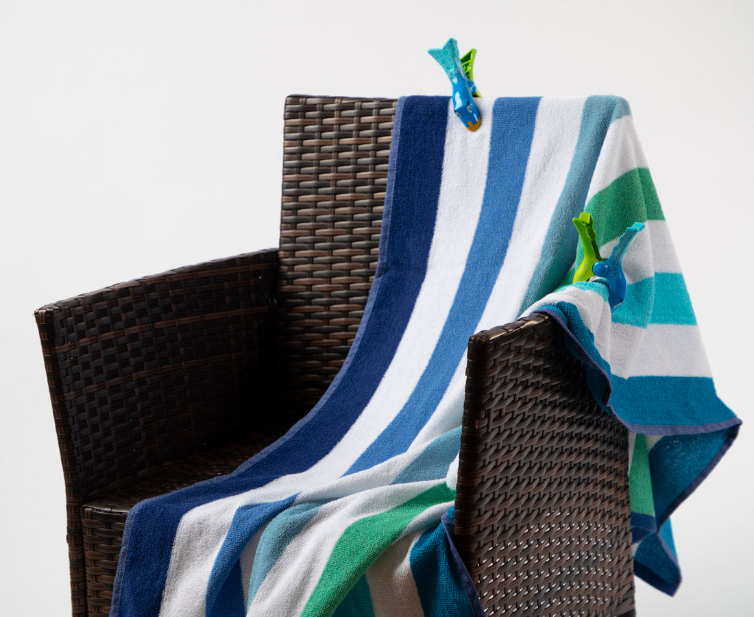 Tracker Beach Towel Clip Bubbles - Secure Your Towel at Pool, Beach & Outdoor Activities - Waterproof Sand-Resistant Towel Clips for Swimming, Sunbathing & Travel