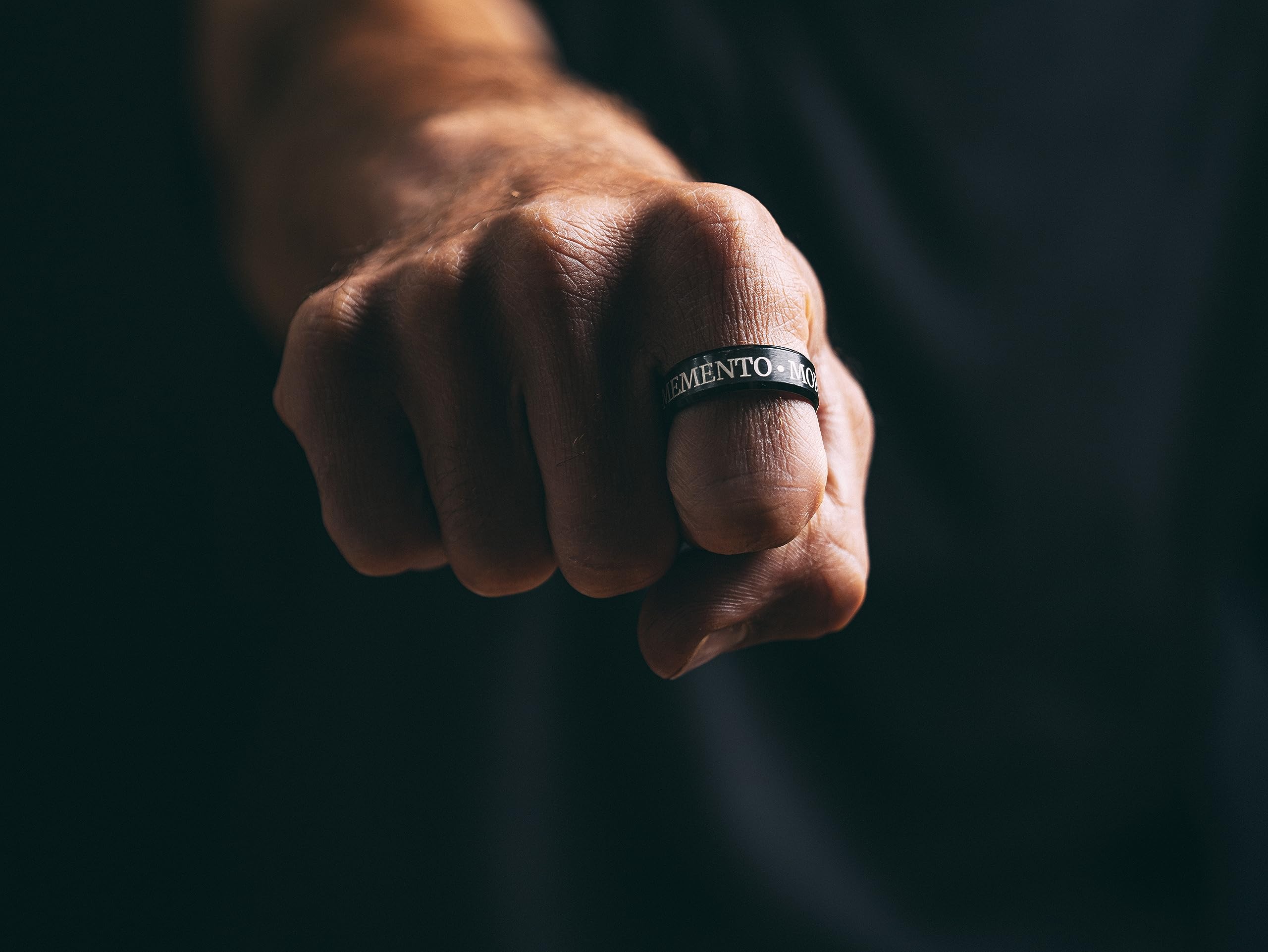 STOIC STORE UK Memento Mori Ring - Stainless Steel Skull Ring with Engraved Wrapped Text - Unisex Stoic Jewelry for Men & Women - Daily Meditation Practice, Mindful Living & EDC Accessory - Perfect for Stoicism Practitioners, Philosophy Lovers and Thoughtful Gifts