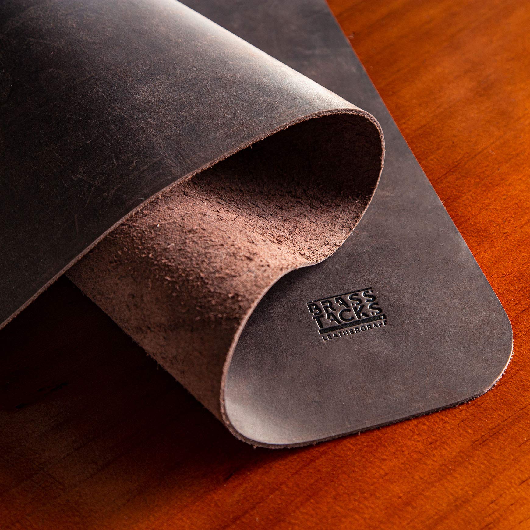 Premium Large Desk Pad Protector - High-End Top Grain Leather Gaming Mouse Pad & Office Desk Mat - Waterproof Keyboard Pad for Laptop, PC - Perfect for Home Office, Gaming Setup & Workspace