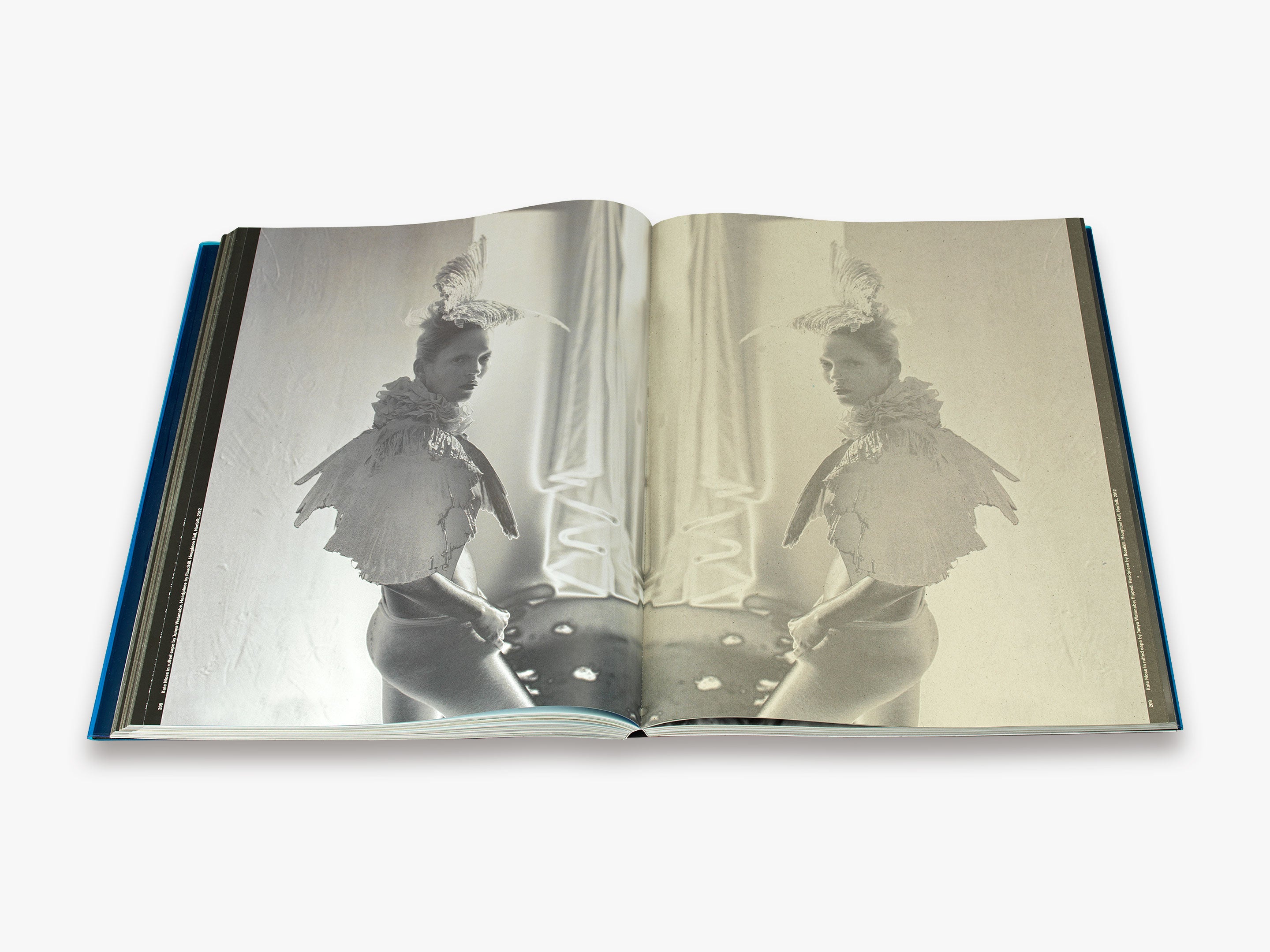 Tim Walker: Shoot for the Moon (Collector's Edition) - Limited Edition Photography Book for Art Collectors & Fashion Enthusiasts | Perfect for Home Decor, Coffee Table Display & Gift Giving