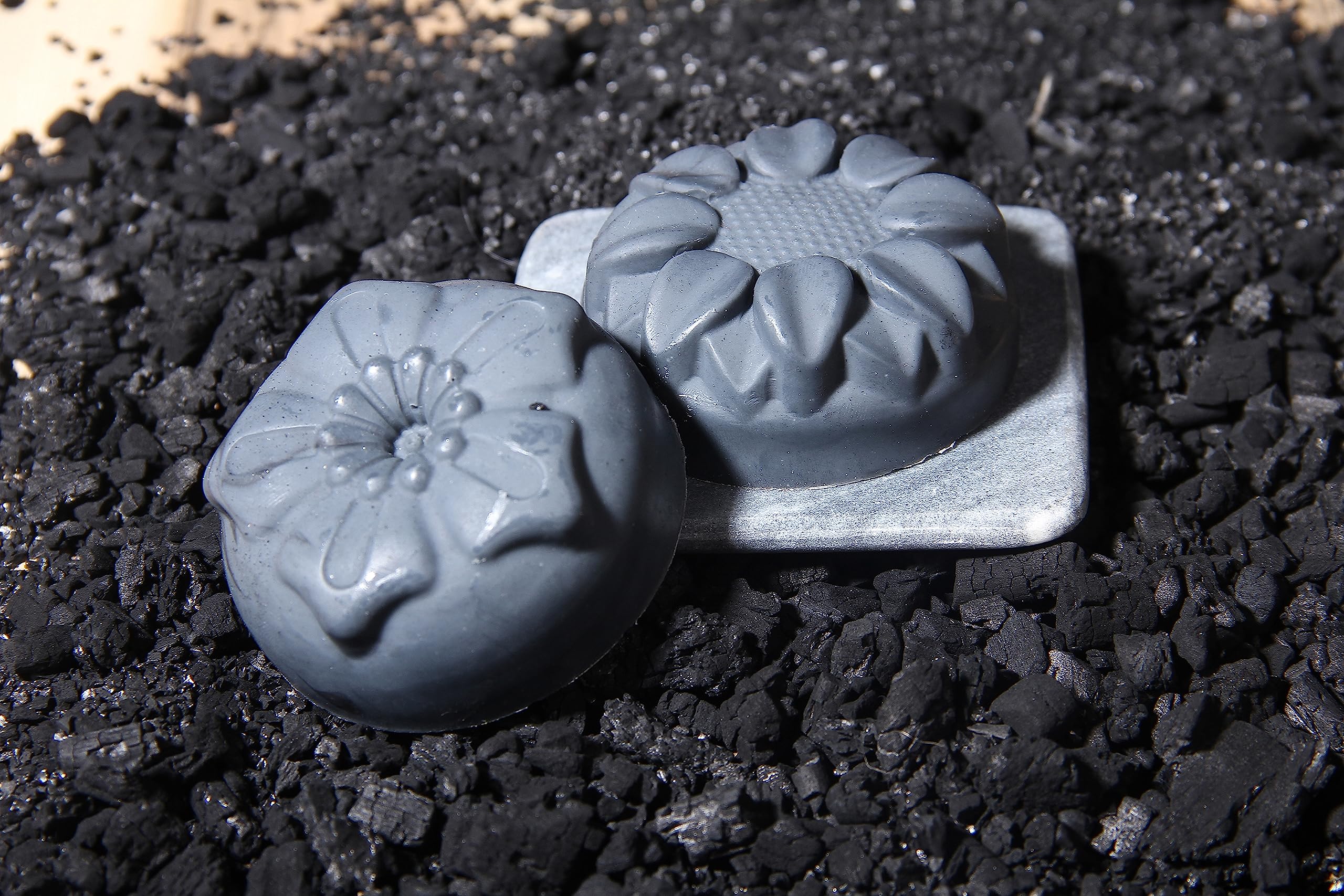 Activated Charcoal Soap for Deep Cleansing & Tan Removal | 100% Natural Handmade Soap with Essential Oils for Men & Women | Detoxifying Body Wash for Acne, Blackheads & Oily Skin | Perfect for Daily Shower & Spa Day