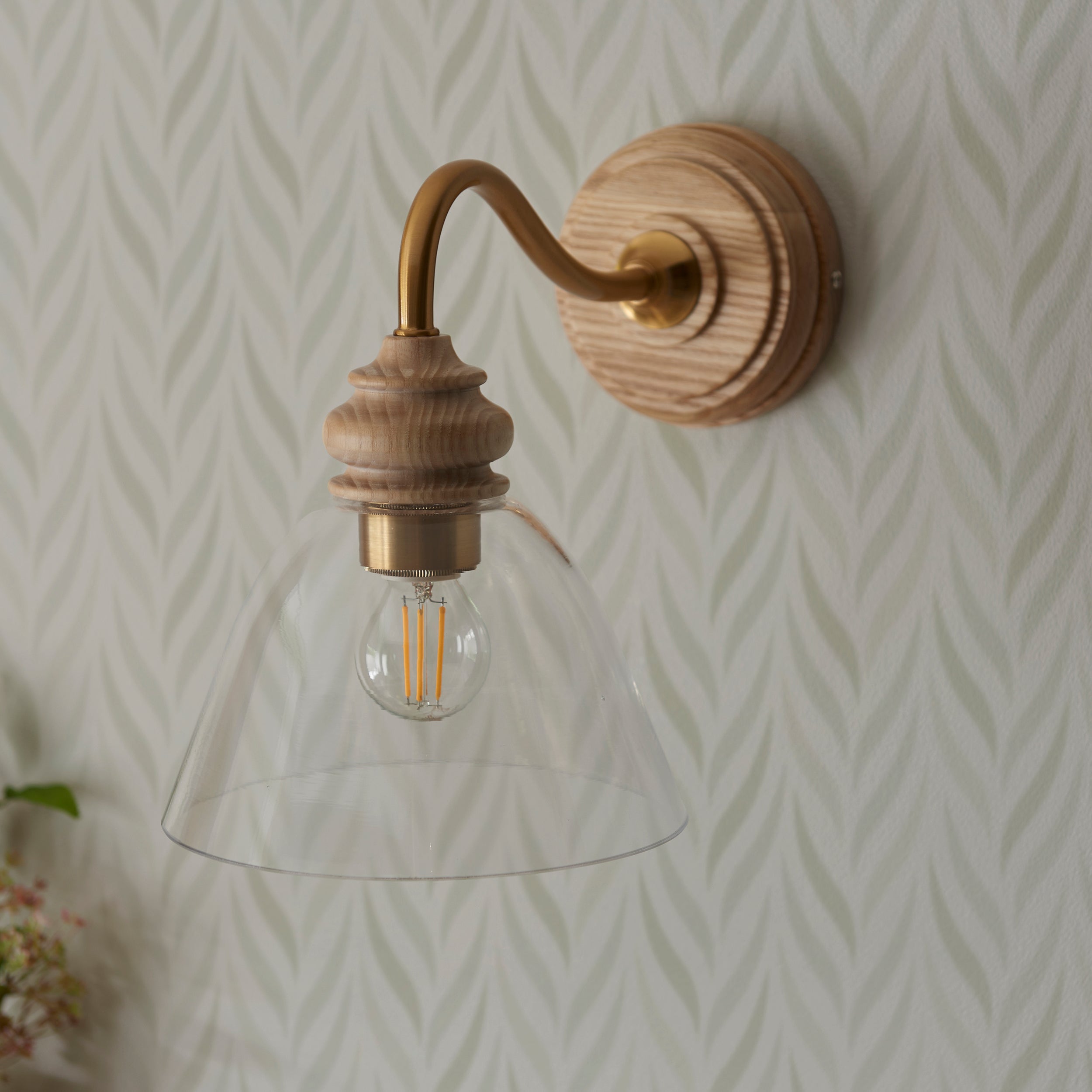 Vintage Cotswold Wood & Brass Wall Light with Glass Shade - Classic Farmhouse Sconce for Bedroom, Hallway, and Living Room Lighting