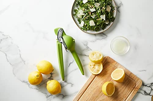 Chef'n FreshForce Citrus Juicer - Green Manual Lemon Lime Orange Squeezer - Perfect for Kitchen, Bar & Healthy Juicing at Home