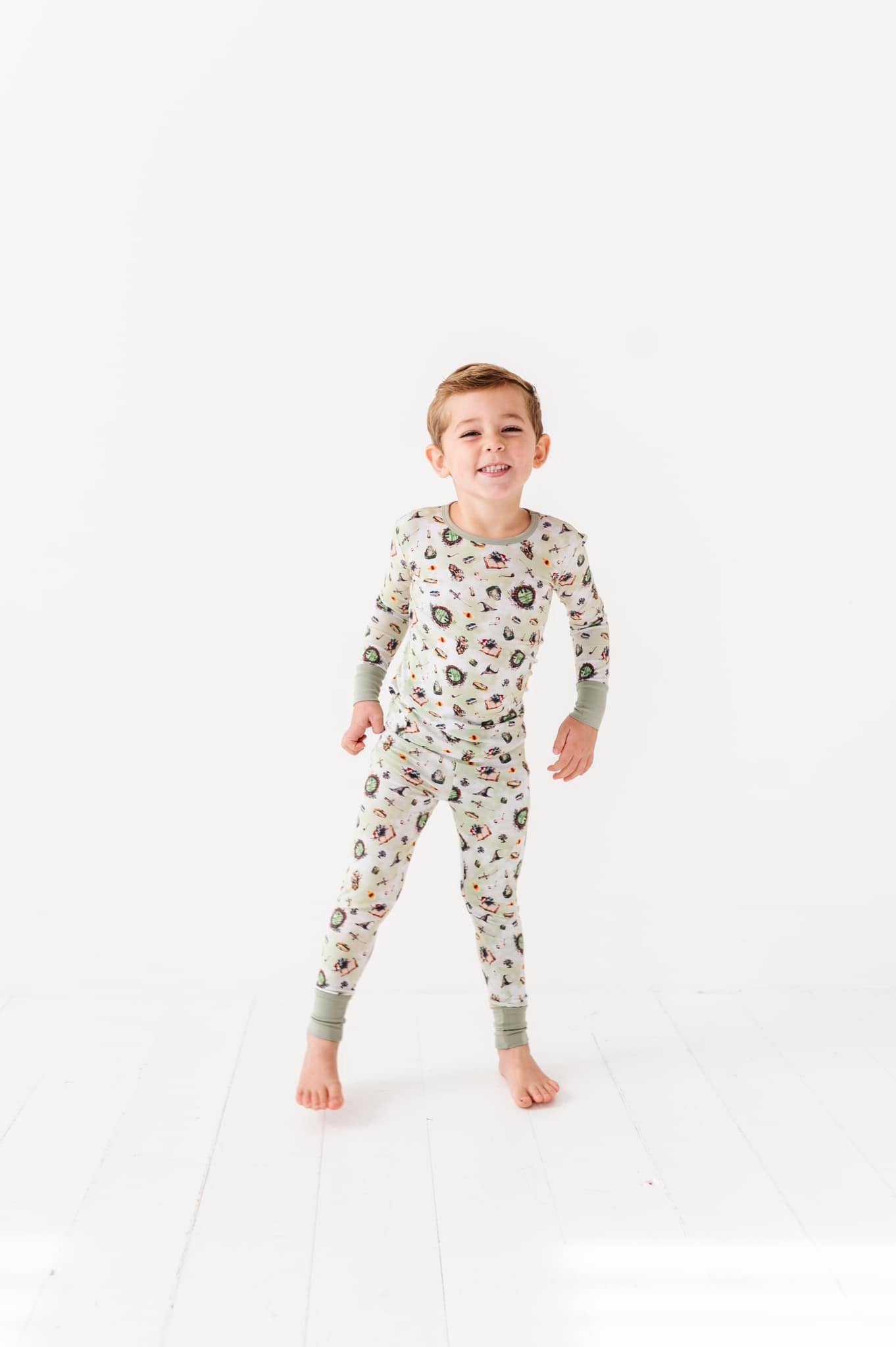 The Lord of the Rings™ Icons Two-Piece Pajama Set - Comfortable Cotton Sleepwear for Fans - Perfect for Movie Nights & Cozy Evenings