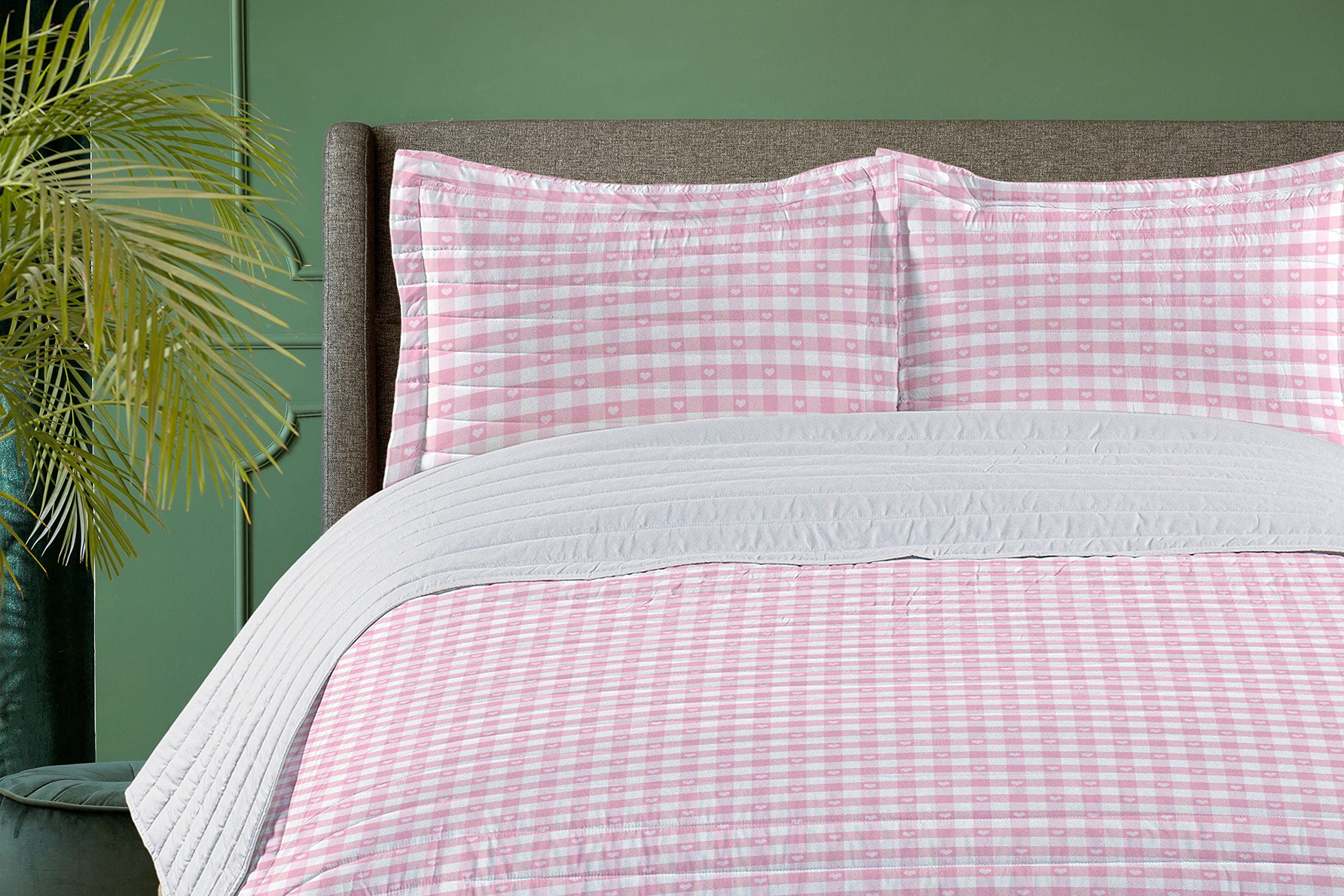 Ambesonne Queen Size Checkered Microfiber Bedspread Set - Romantic Heart Pattern in Pale Pink & White | Soft Comforter with Pillow Shams | Perfect for Girls' Bedroom, Guest Room & Dorm Decor