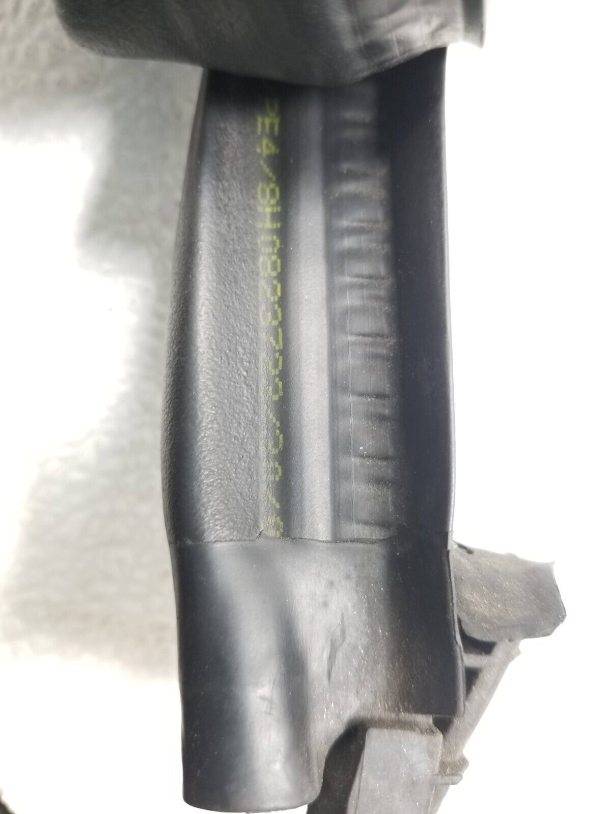 04 05 06 Audi A4 B6 Hood Rear Weatherstrip Seal 8H0823723 OEM Replacement - Perfect for Rain Protection & Noise Reduction While Driving