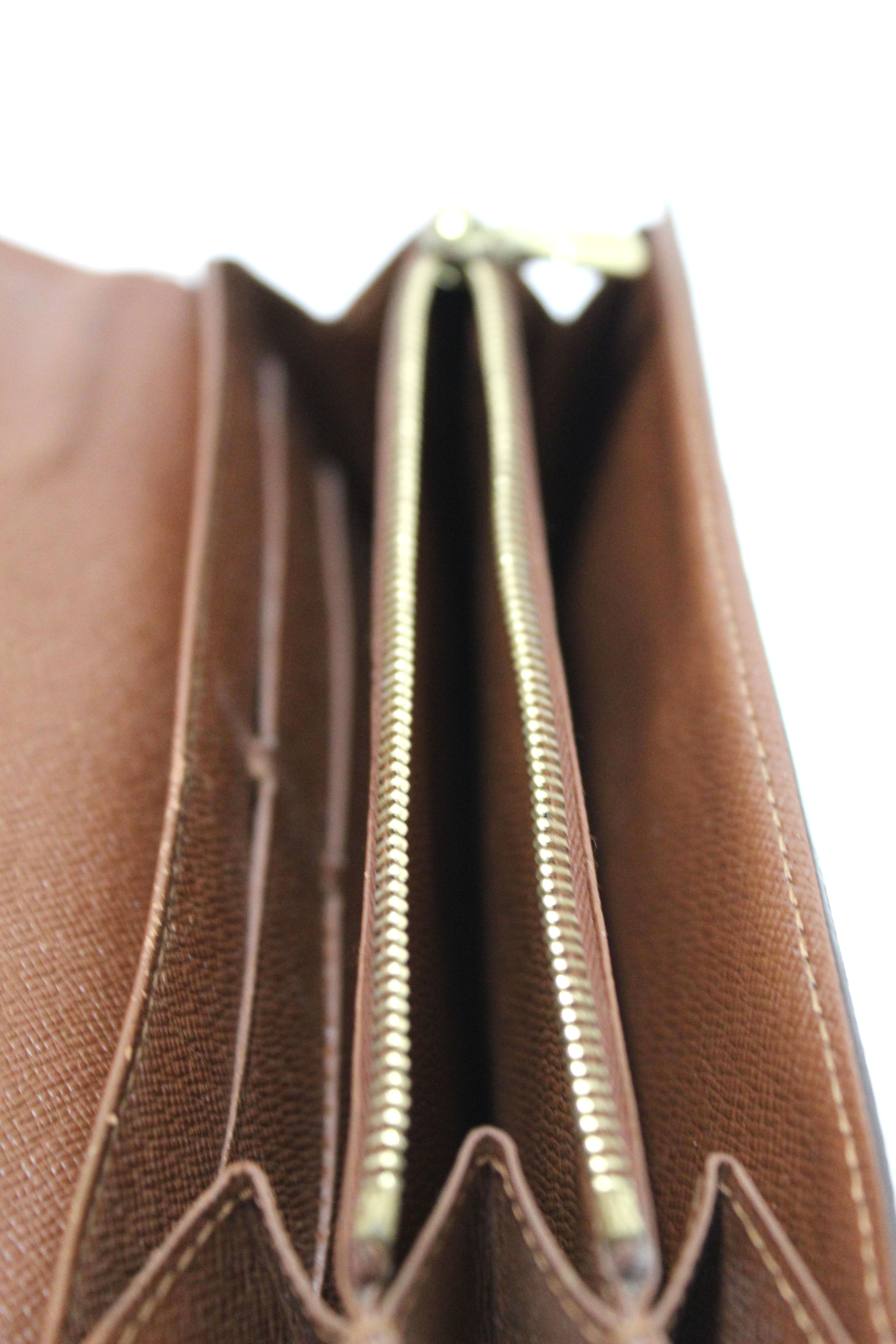 Authentic Louis Vuitton Monogram Sarah Wallet - Luxury Women's Bifold Wallet with Credit Card Slots & Zip Pocket - Perfect for Everyday Use, Travel & Gifting