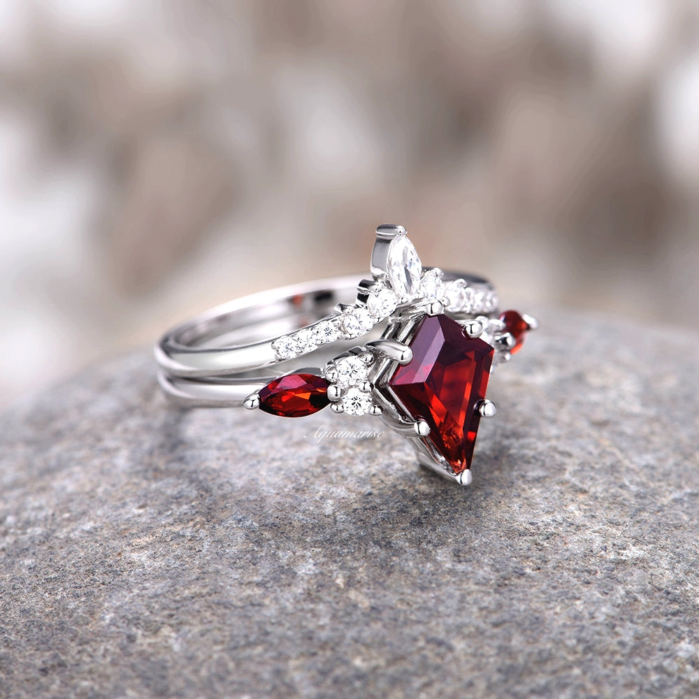Skye Kite™ Natural Red Garnet Ring Set in Sterling Silver - Elegant Jewelry for Women, Perfect Gift for Anniversary, Birthday & Special Occasions