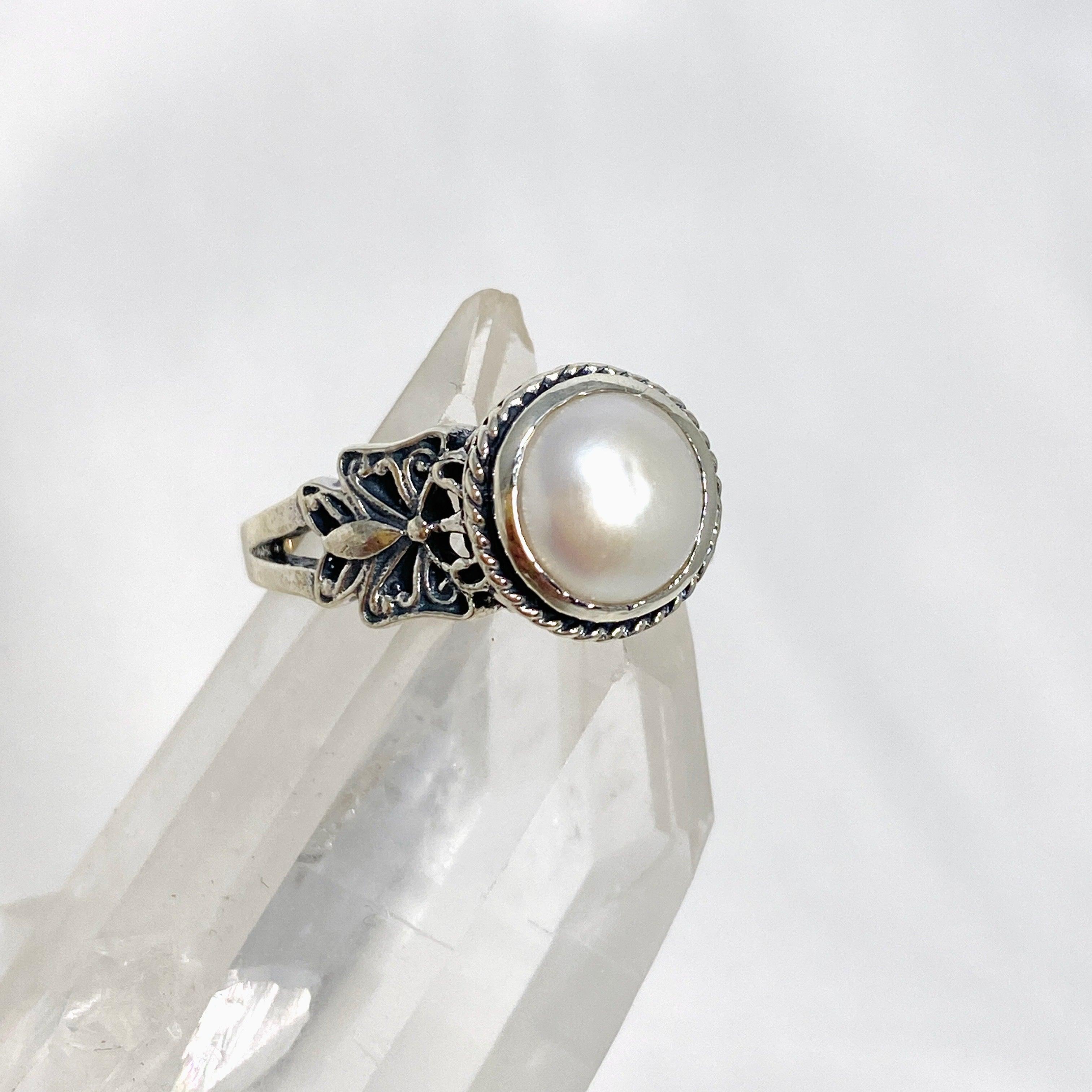 Exquisite Pearl Round Ring with Decorative Setting R3671 - Elegant Jewelry for Women, Perfect for Weddings, Parties & Special Occasions