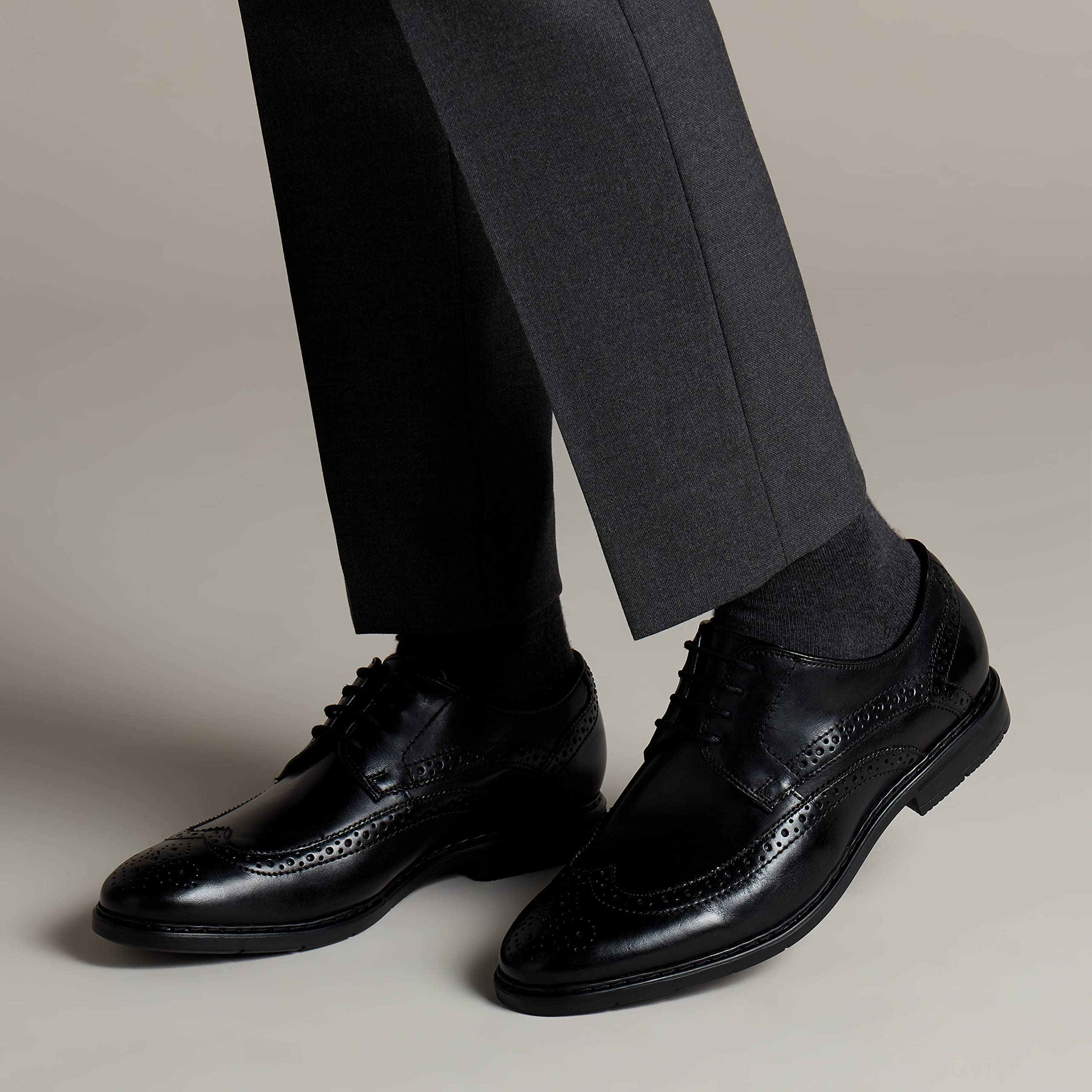 Clarks Men's Brogues Wingtip Oxford Dress Shoes - Classic Leather Formal & Business Shoes for Men - Perfect for Office, Wedding & Special Occasions