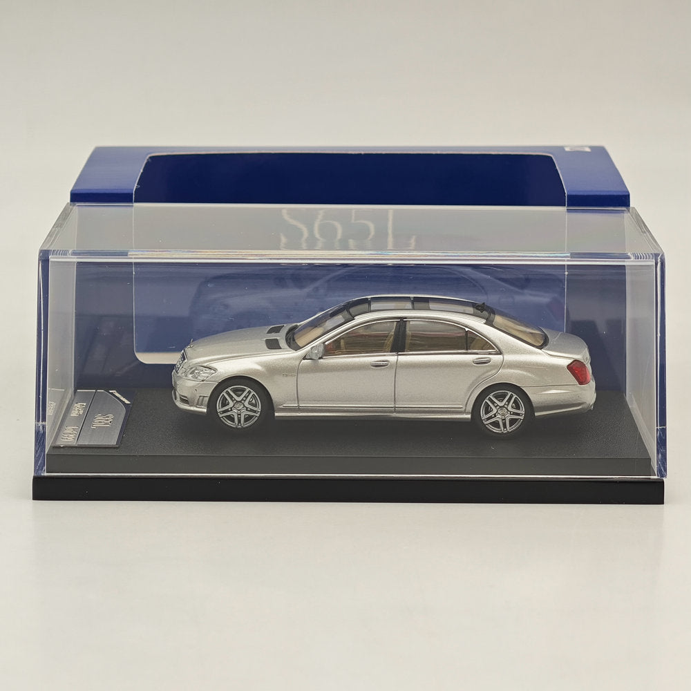 1/64 Scale Mercedes-Benz S65L V12 Silver Sedan Diecast Model Car - Collectible Sports Car Toy for Display, Gifts & Racing Scenes