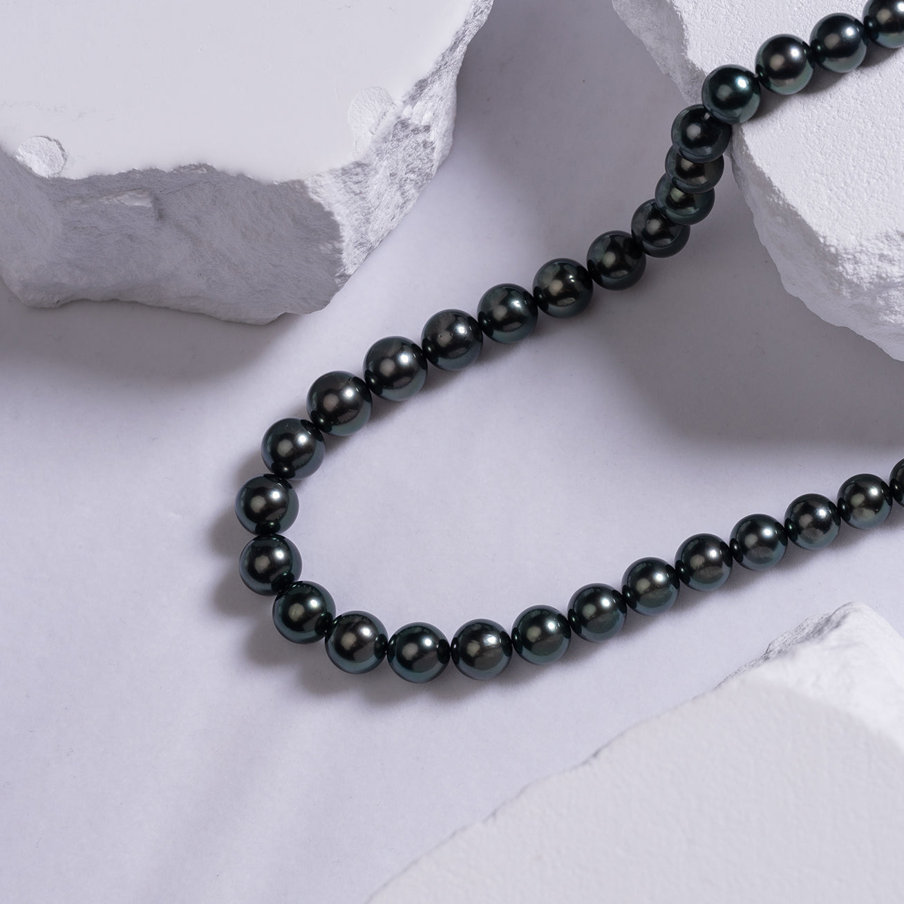 18K Solid Gold Aurora Tahitian Pearl Necklace KN00100 - Elegant Jewelry for Women, Perfect for Weddings, Parties & Special Occasions