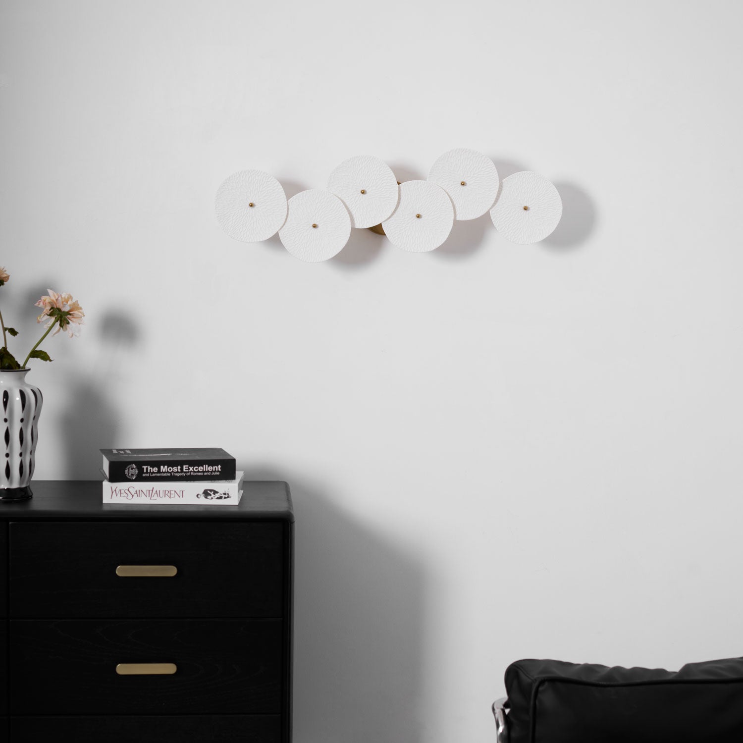 Lotus Petal Wall Lamp - Elegant Floral Night Light for Bedroom, Living Room & Nursery - Perfect for Relaxing Ambiance & Home Decor