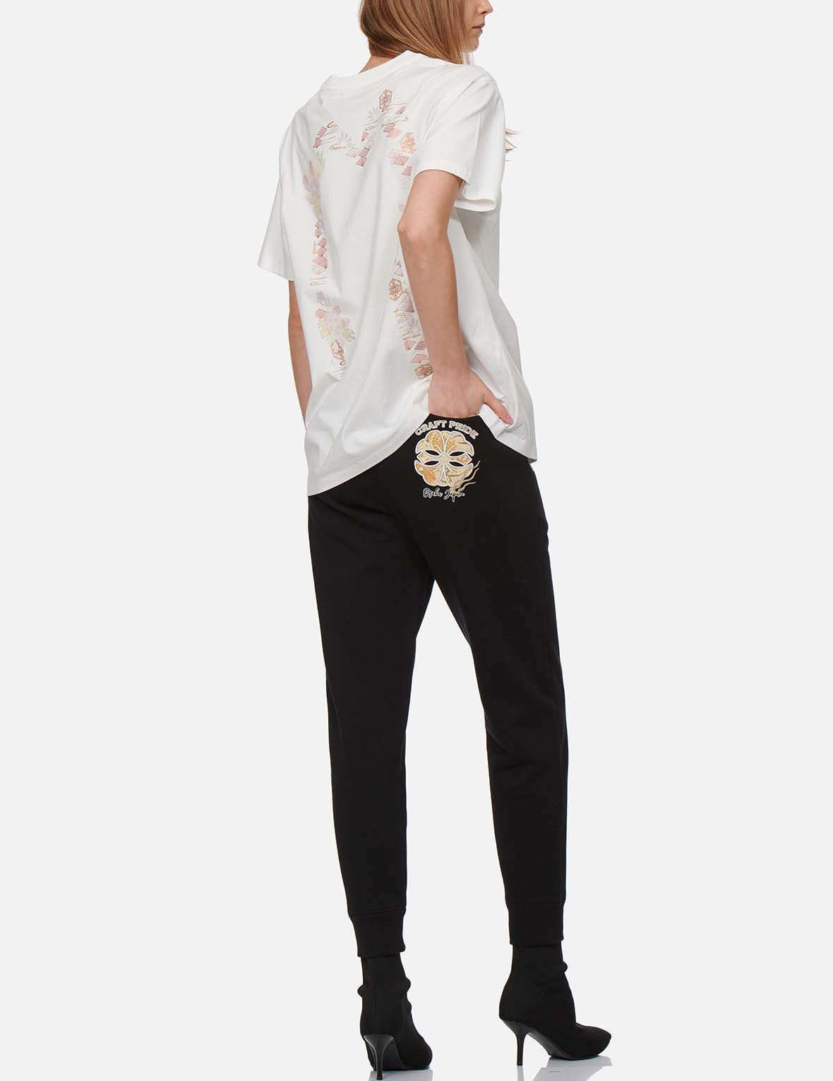 Stylish Brocade Kamon Appliqué Sweatpants - Japanese Traditional Design Joggers for Men & Women | Perfect for Yoga, Lounge & Casual Wear