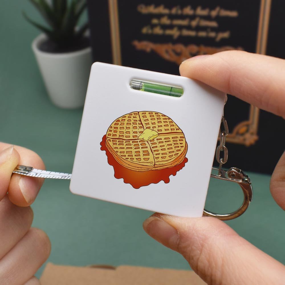 Azeeda 'Waffles With Syrup' Keychain Tape Measure with Built-in Spirit Level - Compact Multi-Tool for DIY, Home Improvement & Crafting (KM00013436) - Perfect for Handymen, Carpenters & Gift Ideas