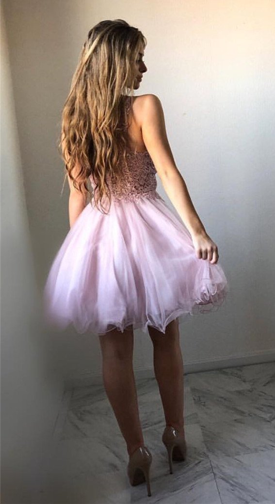 Elegant V-Neck Lace Applique Short Party Dress with Ruffles - Perfect for Homecoming, Prom, Cocktail Parties & Special Occasions