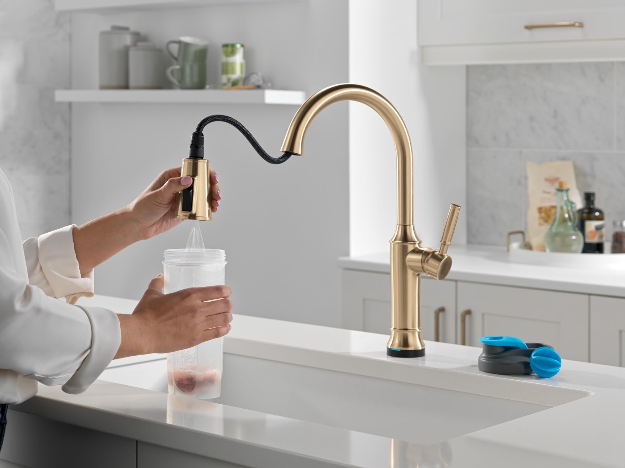 Delta Touchless Kitchen Faucet with Motion Sensor - Gold Pull Down Sprayer Faucet with ProClean Technology - Lumicoat Champagne Bronze Finish 9184TL-CZ-PR-DST - Ideal for Modern Kitchens, Restaurants & Commercial Spaces