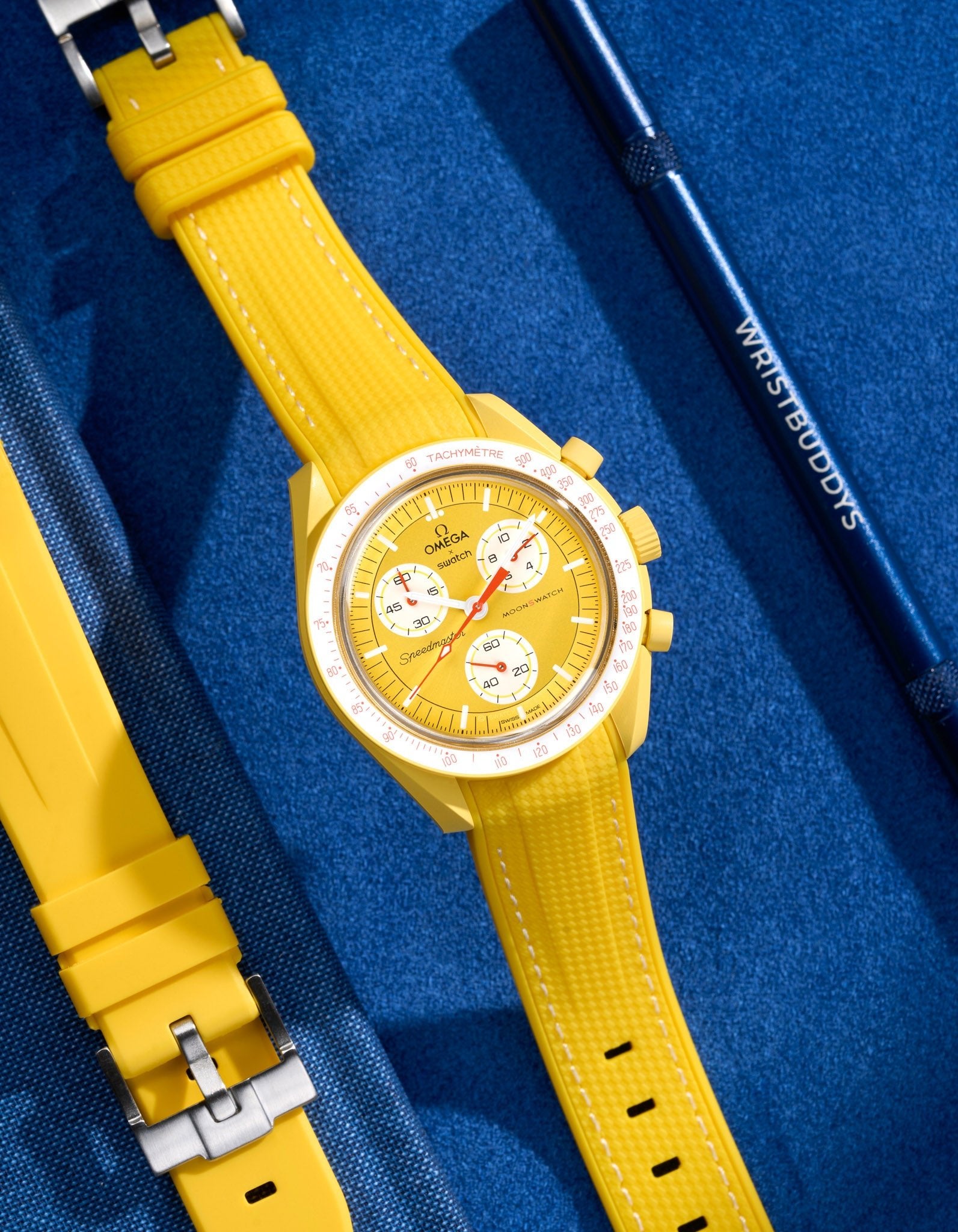Curved Vertech Rubber Watch Strap - Durable Yellow Replacement Band for Smartwatches & Fitness Trackers - Perfect for Sports, Outdoor Activities & Daily Wear
