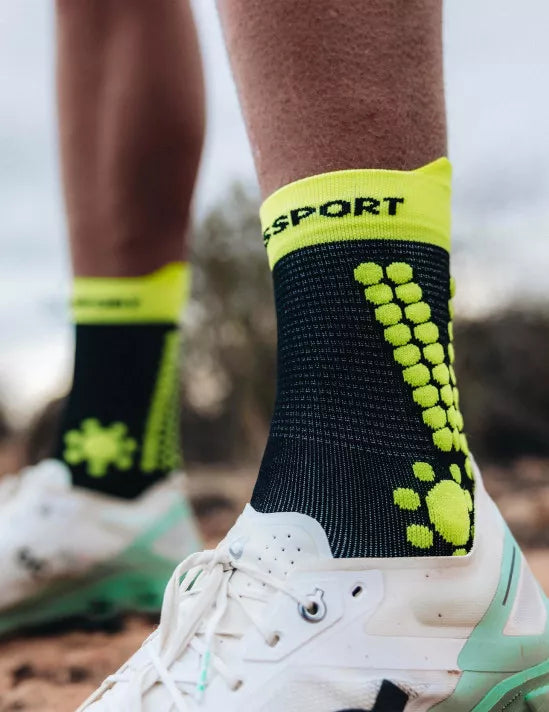 Compressport Unisex Pro Racing Socks v4.0 - Trail Running Socks for Men & Women - Breathable, Cushioned Performance Socks - Black/Safe Yellow/Neo Pink - Ideal for Marathon, Hiking & Outdoor Sports