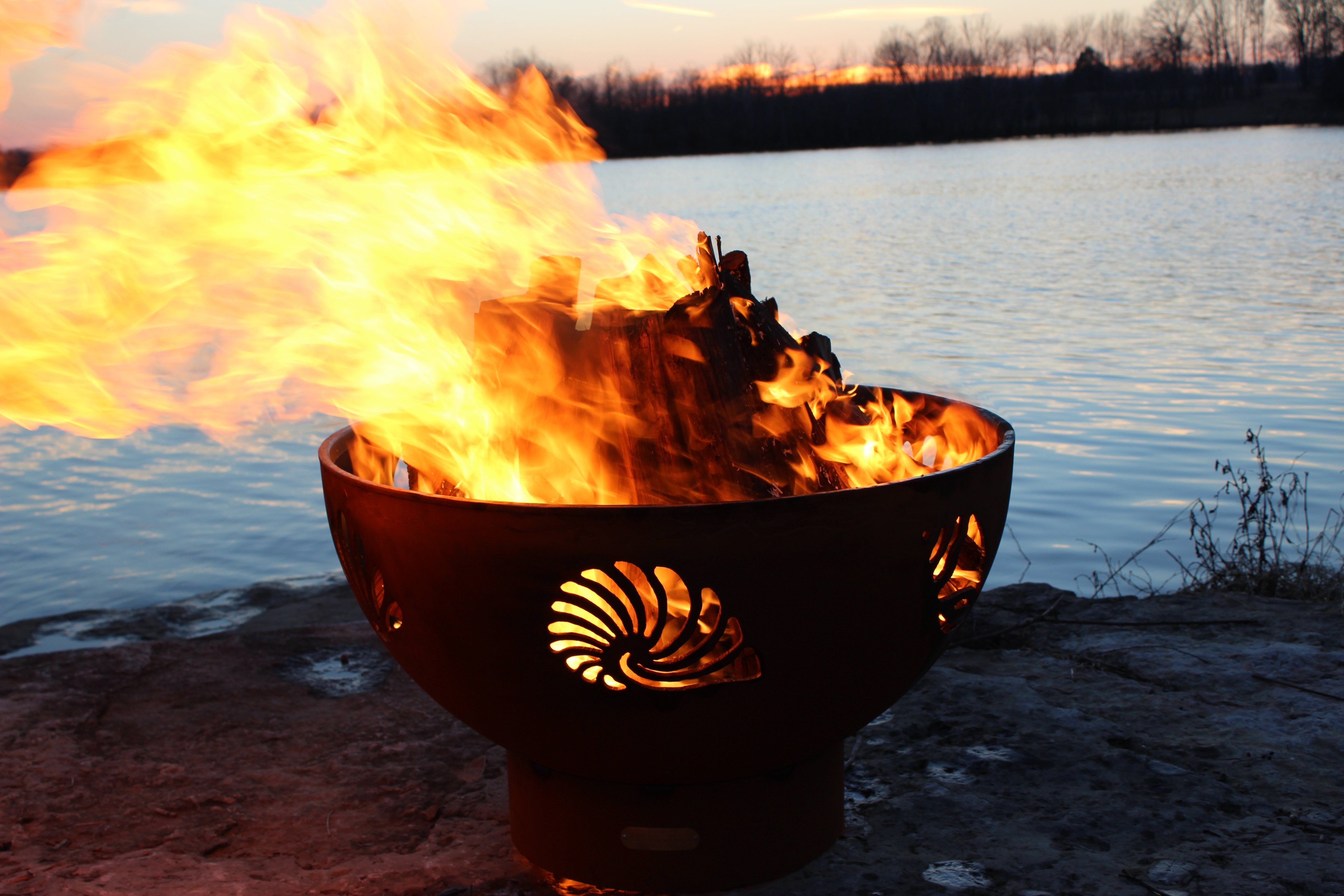 Portable Stainless Steel Beachcomber Fire Pit for Outdoor Camping, Backyard, Beach & Patio – Rust-Resistant & Durable Bonfire Pit for Year-Round Use