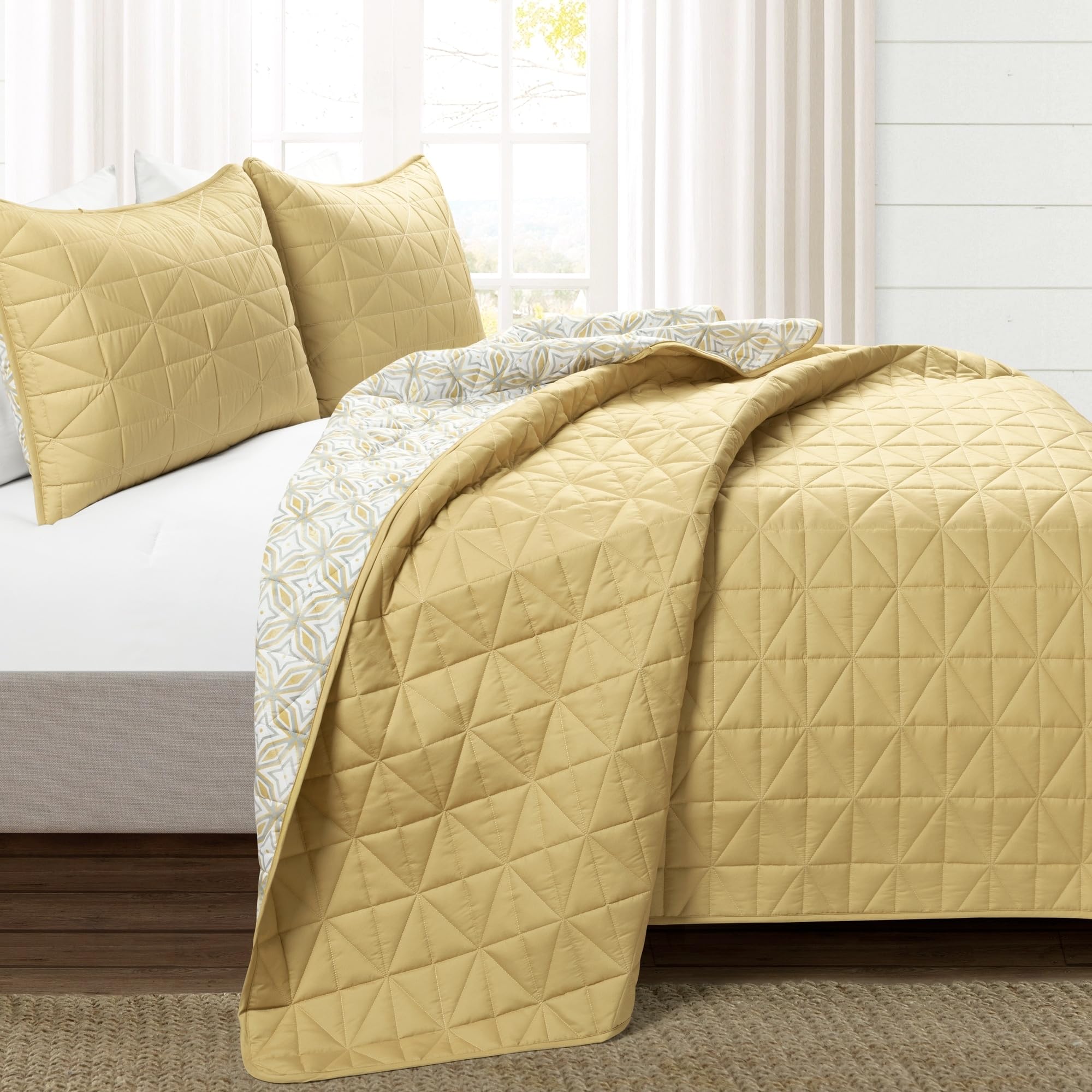 Lush Decor Mid Century Modern Geometric Reversible 3-Piece Quilt Set - Full/Queen Size in Sunny Yellow | Stylish Bedding for Contemporary & Boho Chic Bedrooms
