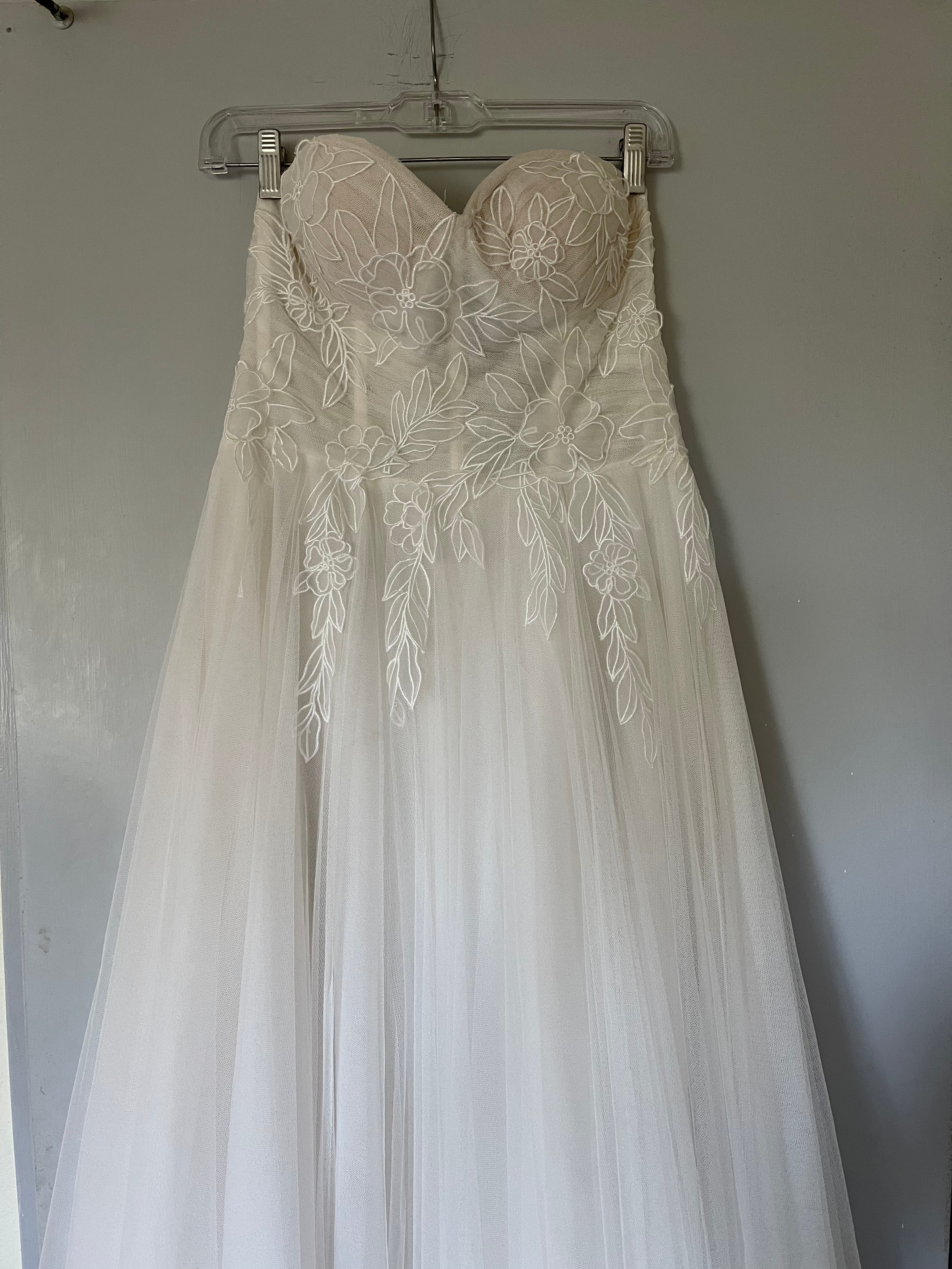 Jenny Yoo Jessilyn Wedding Gown - Elegant A-Line Lace Bridal Dress for Bride, Perfect for Church Ceremony & Beach Wedding