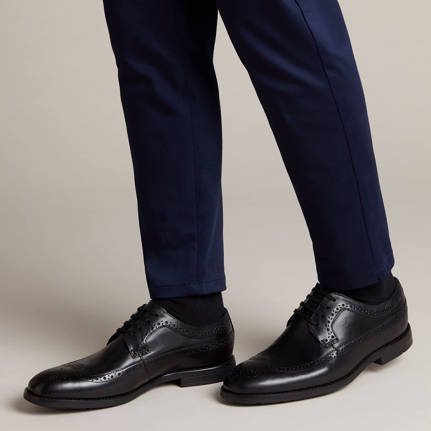 Clarks Men's Wingtip Oxford Dress Shoes - Classic Leather Formal Shoes for Business & Wedding - Comfortable & Stylish for Office, Parties & Special Occasions