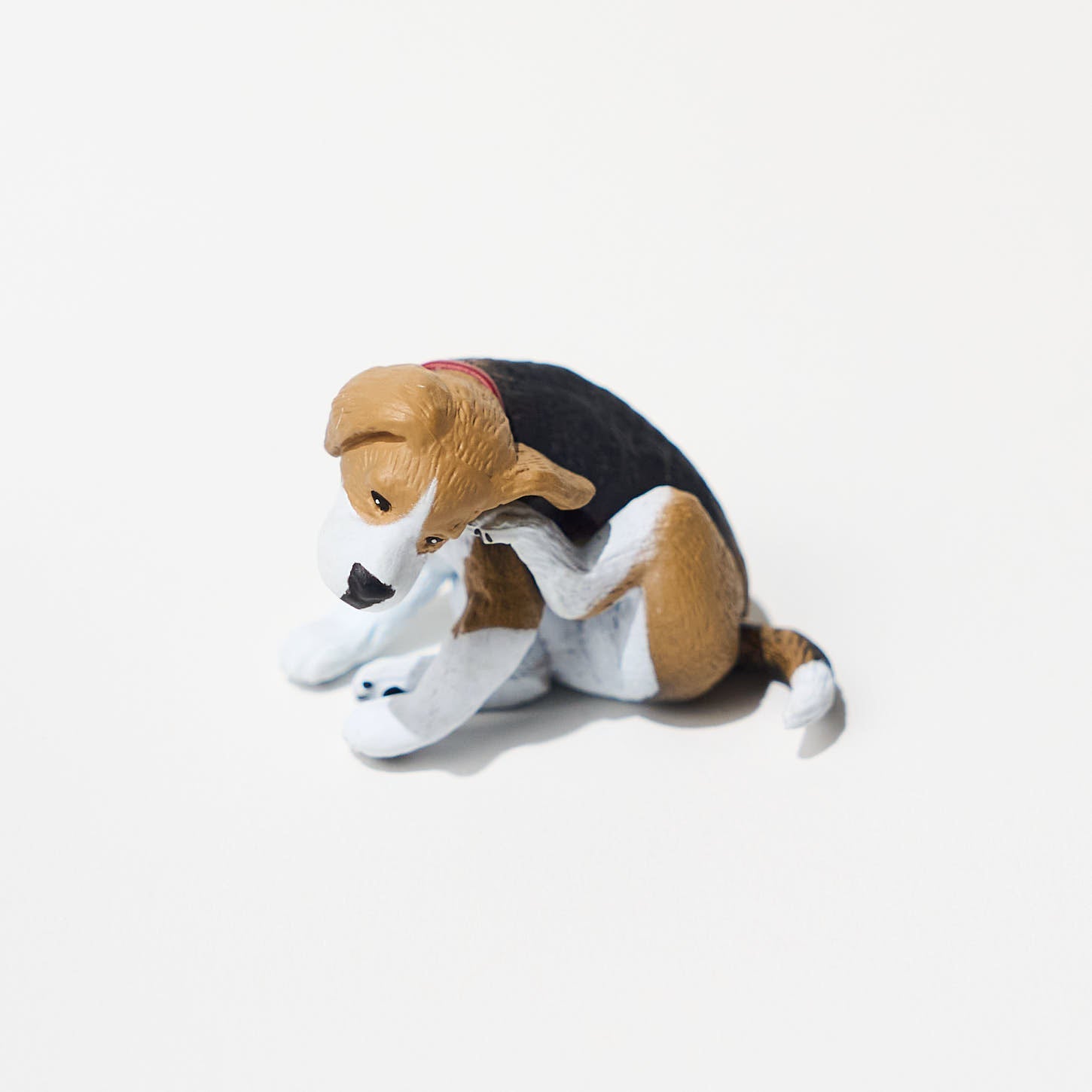 Itchy Dogs Gacha Capsule Toys - Cute Collectible Pet Figures for Dog Lovers - Perfect for Home Decor, Office Display, and Gift Giving