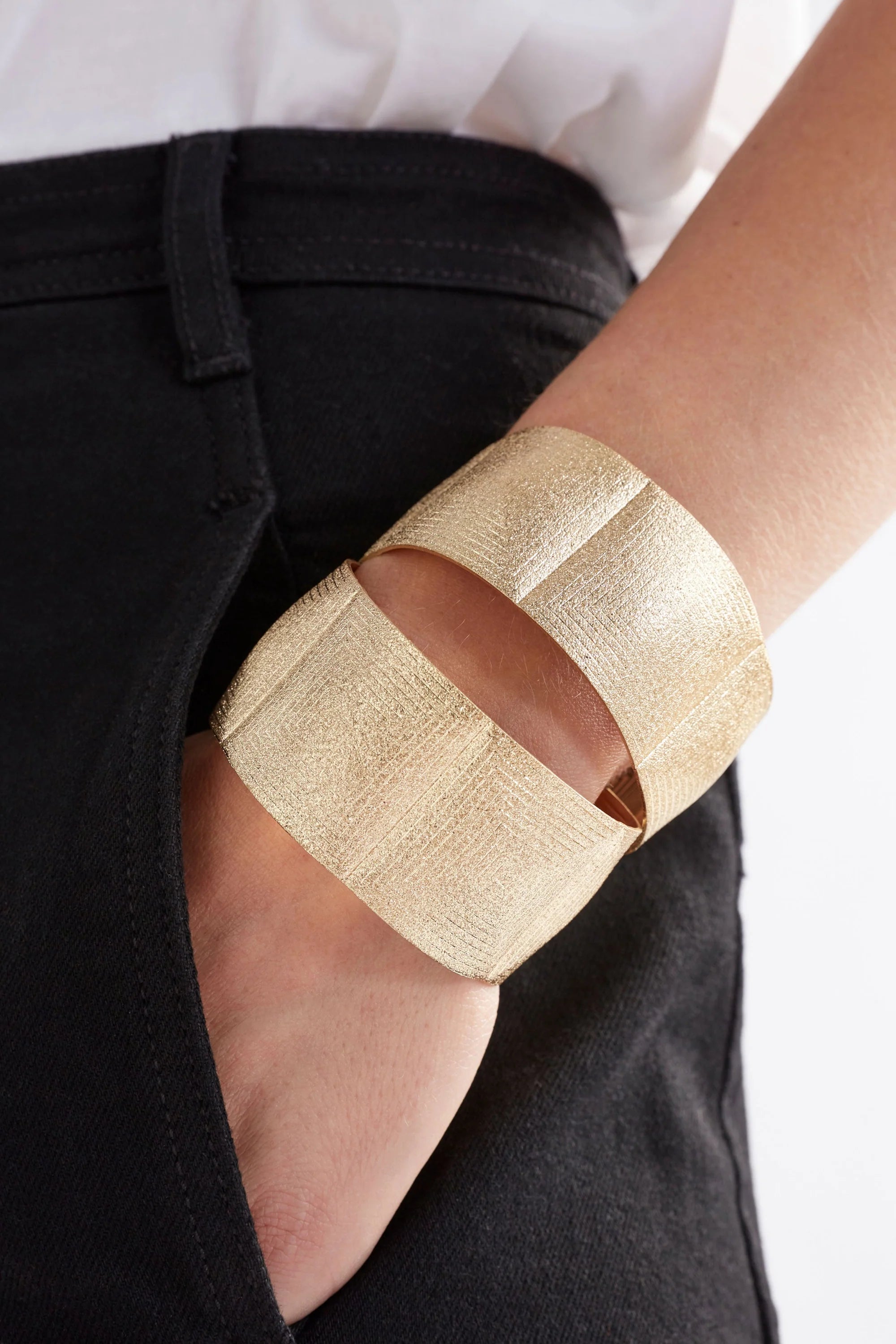 ELK Metri Cuff Bangle - Stylish Adjustable Bracelet for Women, Fashion Jewelry Gift for Her - Perfect for Parties, Weddings & Everyday Wear