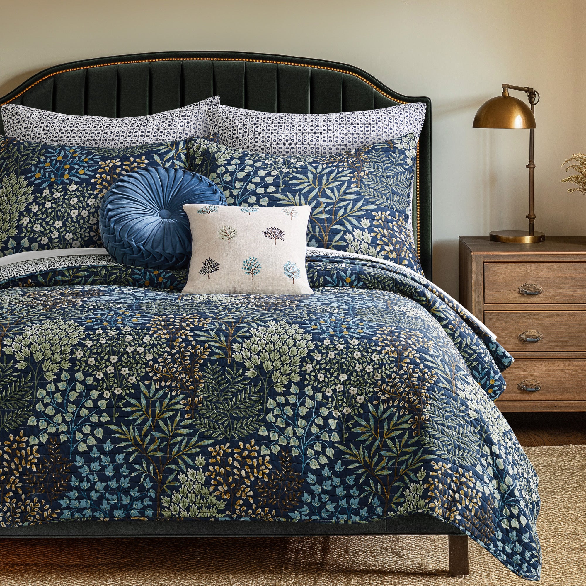 Premium English Forest Quilt Set - Soft Bedding Comforter with Nature Inspired Design for Cozy Bedroom Decor | Perfect for Master Bedrooms, Guest Rooms & Cabin Retreats