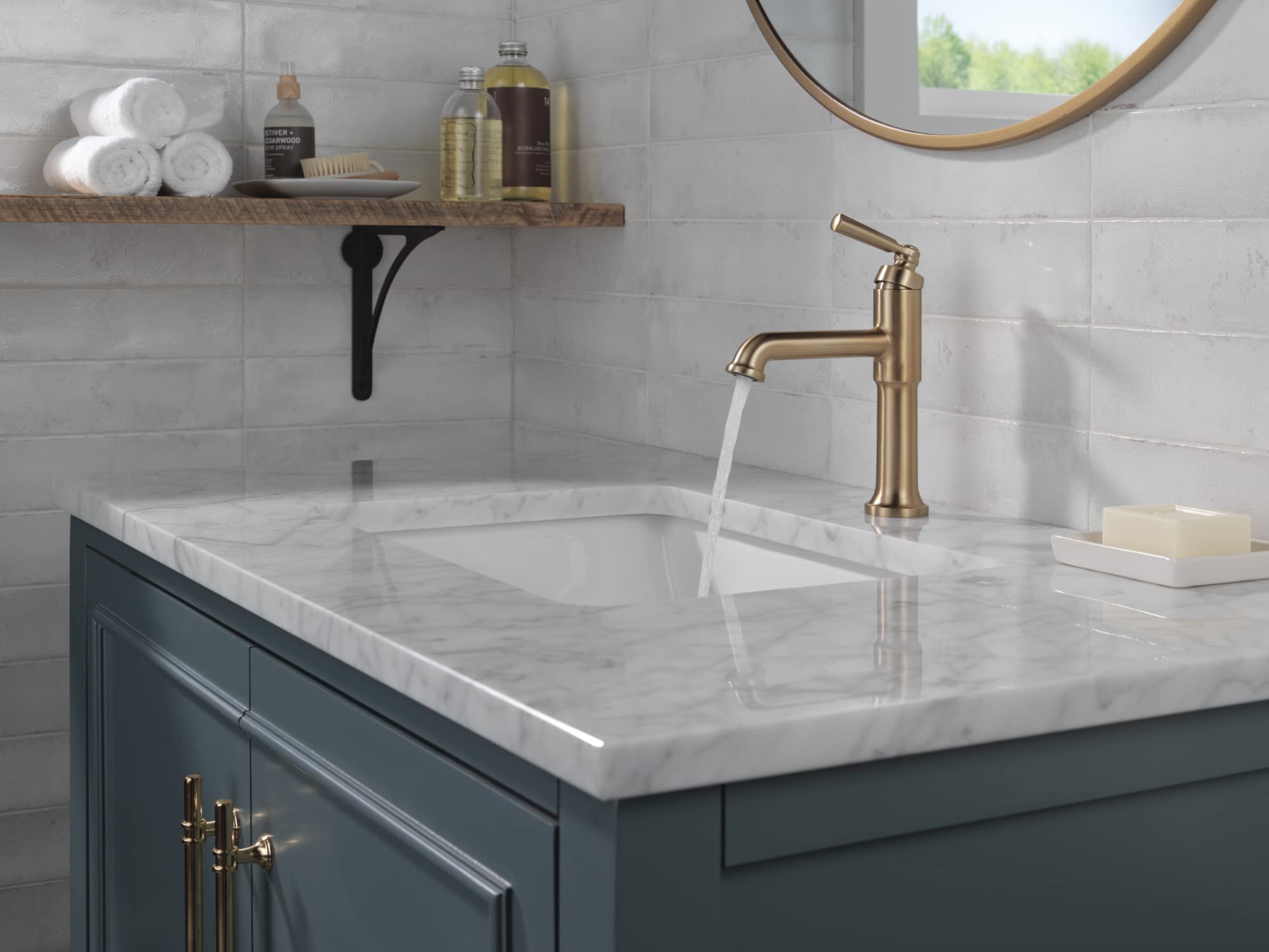 Delta Faucet Saylor Single Hole Bathroom Faucet in Champagne Bronze - Single Handle Bathroom Sink Faucet with Diamond Seal Technology & Drain Assembly - Perfect for Modern Bathroom Renovations and Small Space Vanities