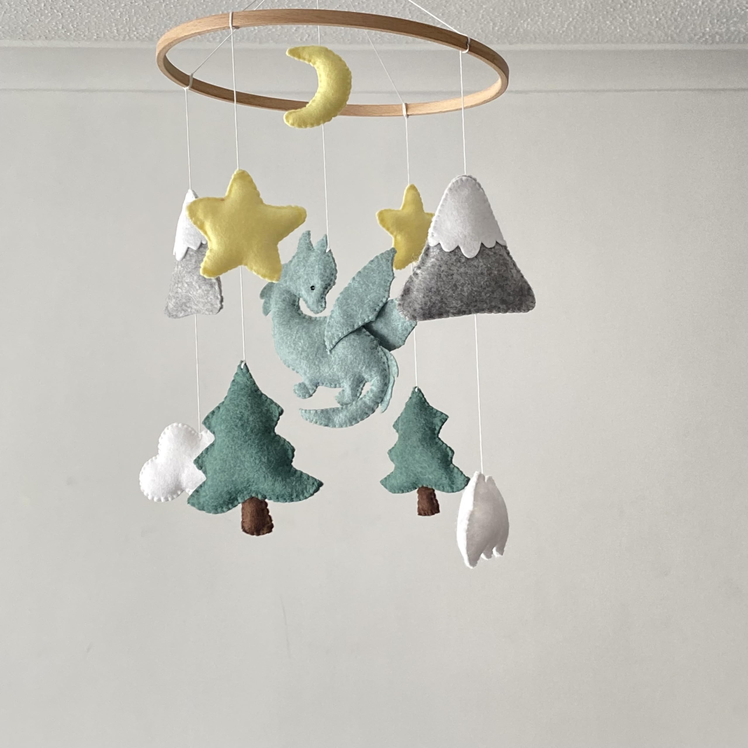 Fantasy Dragon Baby Mobile - Gender Neutral Nursery Decor for Fairy Tale & Adventure Themed Rooms - Perfect Baby Shower Gift for Boys & Girls - Ideal for Cribs, Playrooms & Fantasy-Themed Nurseries