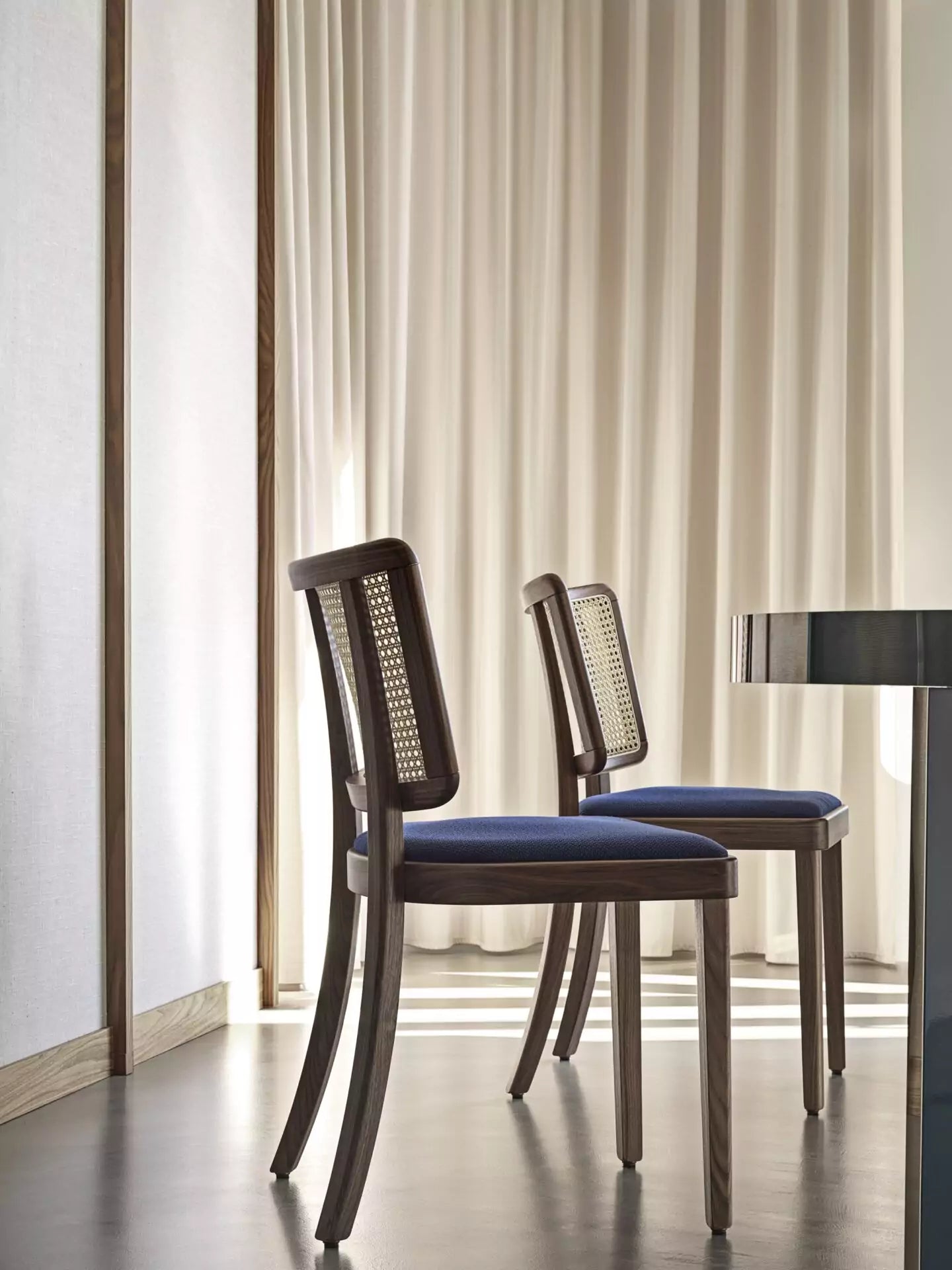 GTV Solden Bentwood Chair - Modern Wooden Dining Chair for Kitchen, Restaurant & Home Decor - Comfortable & Stylish Seating Solution