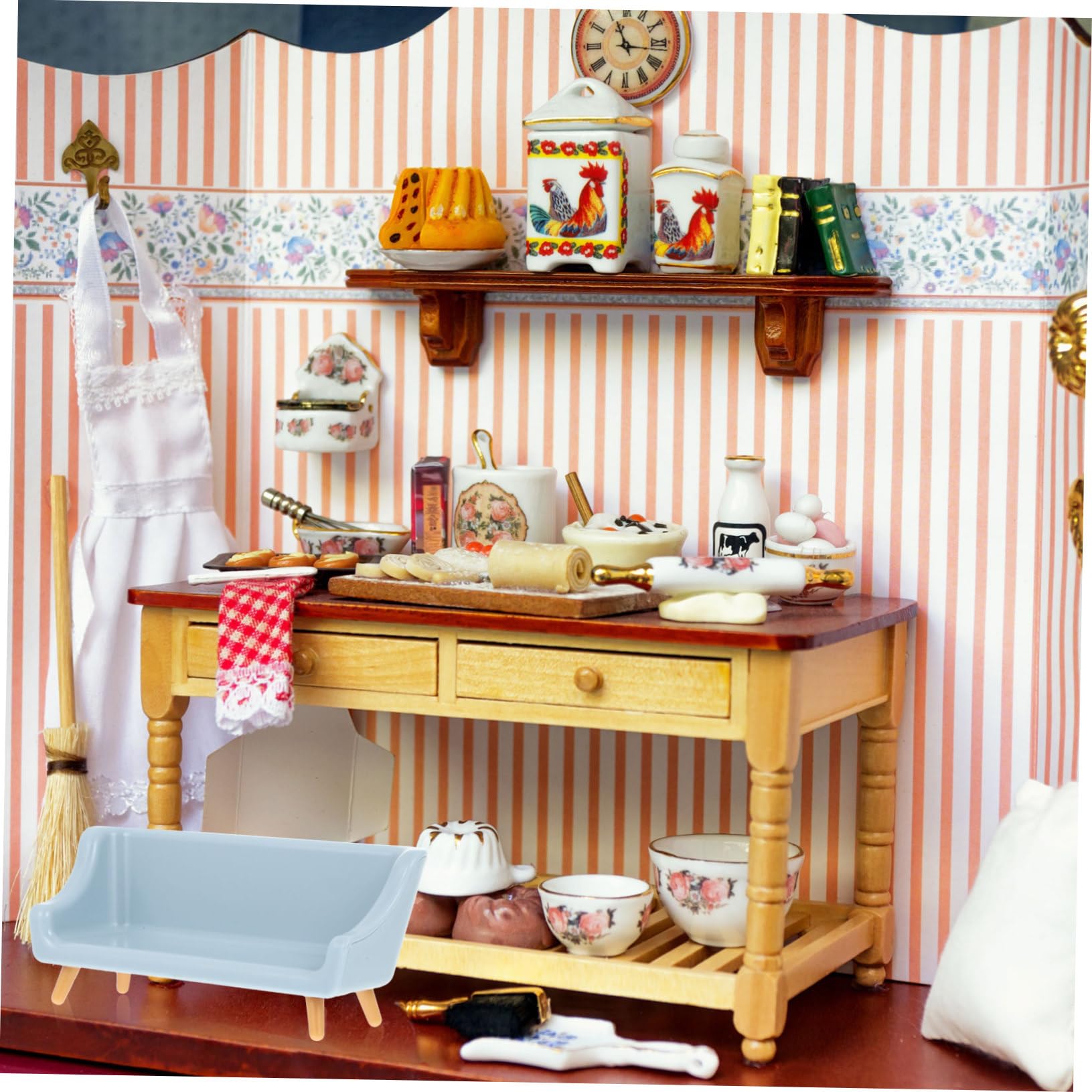 Mini Dollhouse Couch for Kids - Plastic Toy Sofa Furniture for Doll House, Miniature Home Decor & Playroom Accessories - Perfect for Pretend Play, Dollhouse Scenes & Kids' Imaginative Playtime