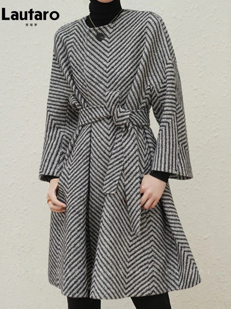Women's Black & White Zigzag Wool Coat - Elegant A-Line Loose Fit Winter Fashion 2022 | Korean Style Runway Trench Coat for Office, Dating & Special Occasions