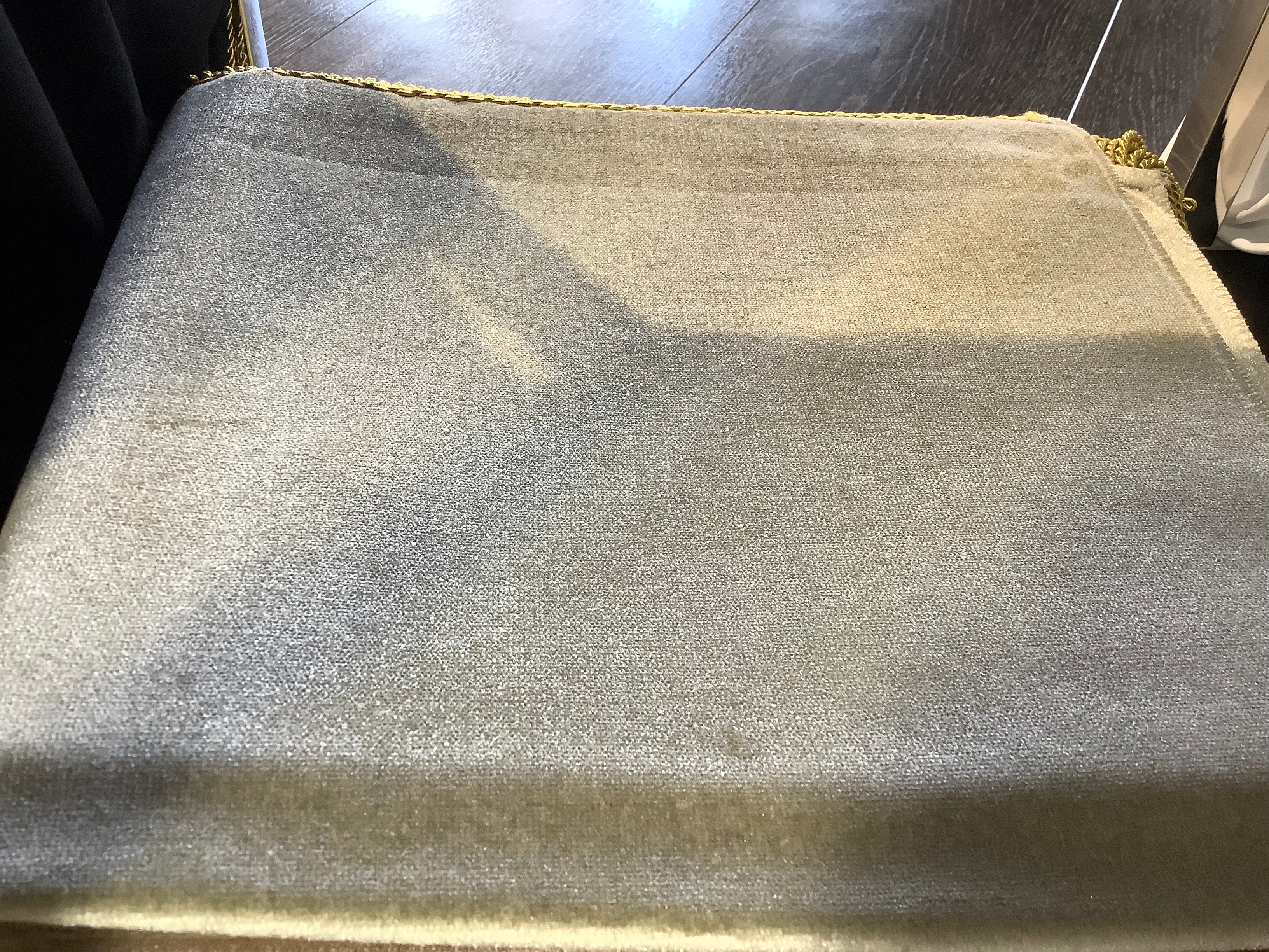 Luxury Velvet Prayer Mat - Soft, Non-Slip Islamic Prayer Rug for Home & Mosque - Perfect for Daily Salah, Jummah & Ramadan Worship