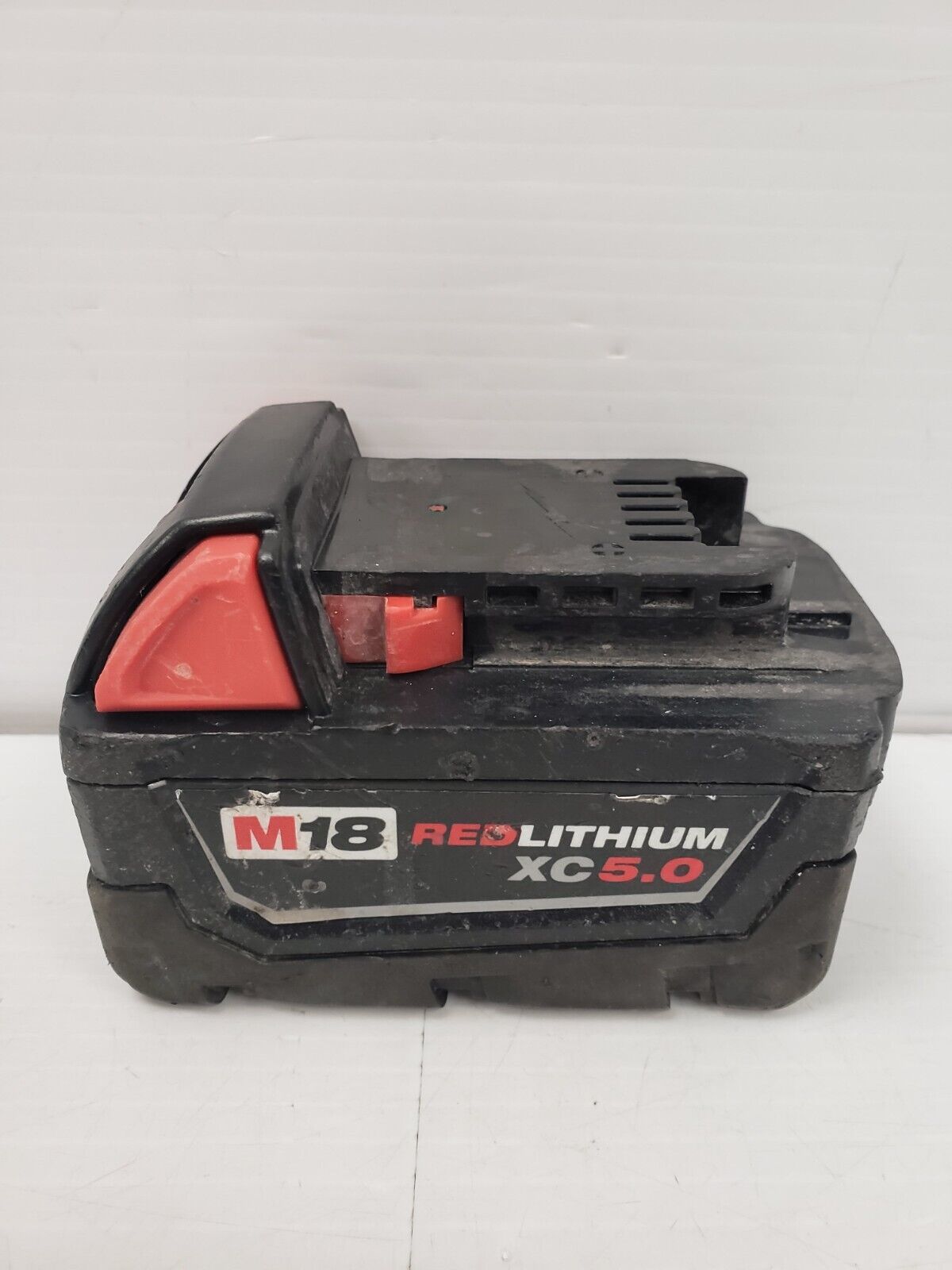 Milwaukee 48-11-1850 18V Lithium-Ion Battery - Compatible with M18 Cordless Power Tools - Perfect for Drills, Saws & Jobsite Equipment
