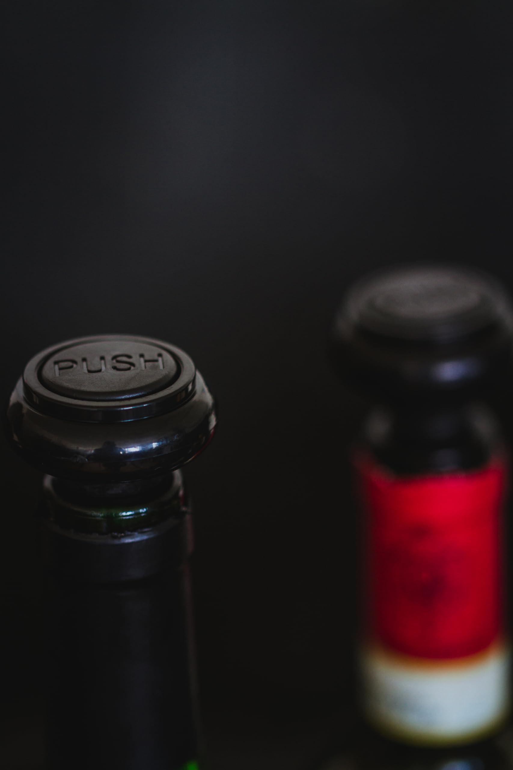 Premium Vacuum Wine Bottle Stoppers Set - 2 Pack Airtight Wine Preserver for Red/White Wine - Perfect for Home Bars, Restaurants & Wine Enthusiasts