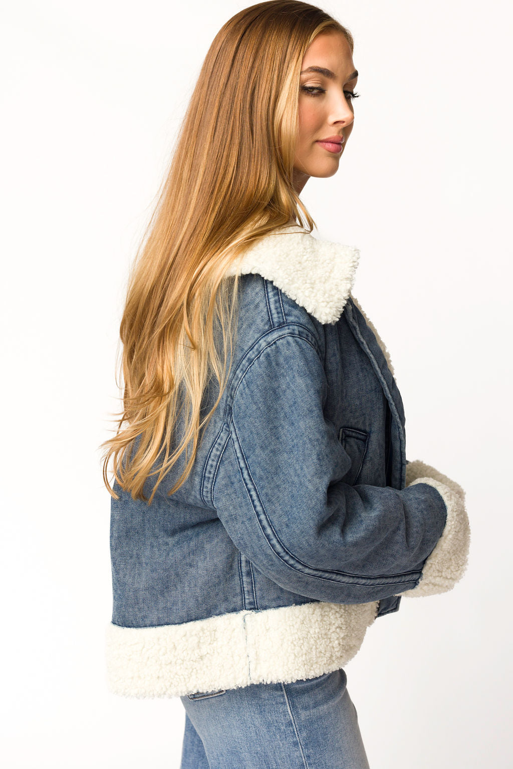 Caitlyn Sherpa & Denim Jacket for Women - Cozy Fleece Lined Winter Jacket with Stylish Distressed Denim - Perfect for Outdoor Adventures & Casual Streetwear