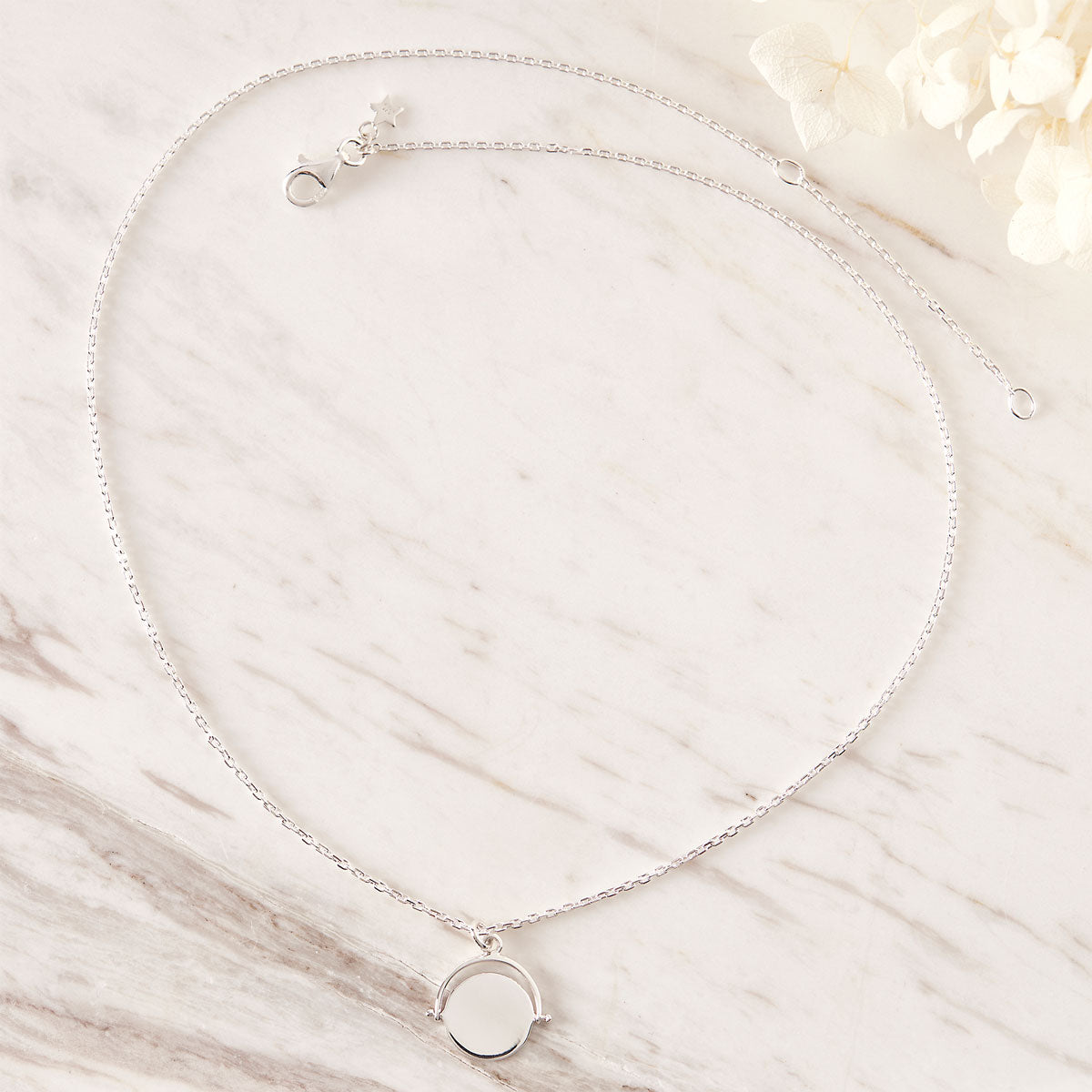 Planets Orbit Necklace - Solar System Jewelry for Women, Space Themed Pendant for Astronomy Lovers - Perfect for Gifts, Cosplay & Everyday Wear