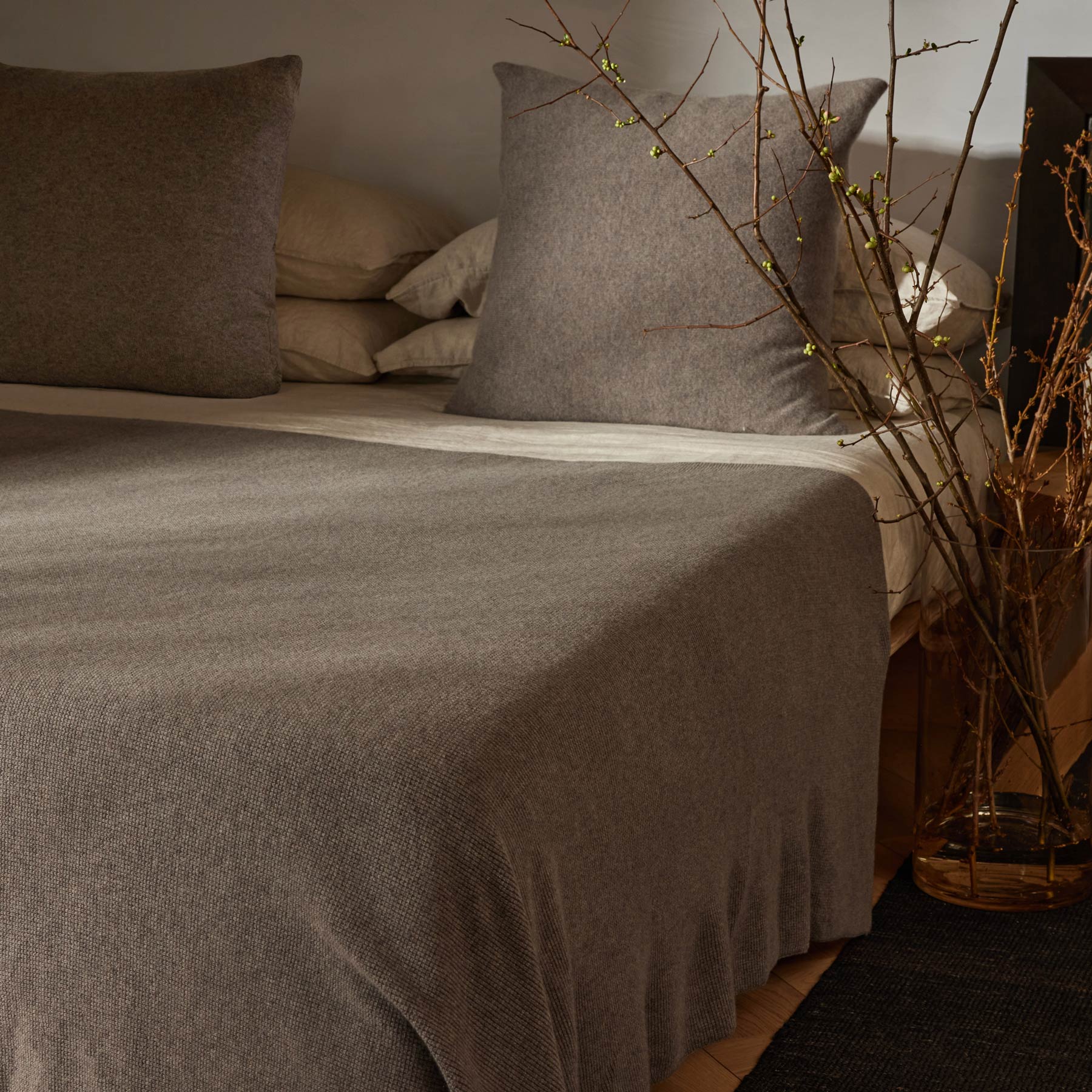 Luxury Cashmere Waffle Weave Blanket - Soft Taupe Melange Throw for Bed, Sofa & Cozy Home Decor - Perfect for Winter Nights, Gift Giving and Relaxation