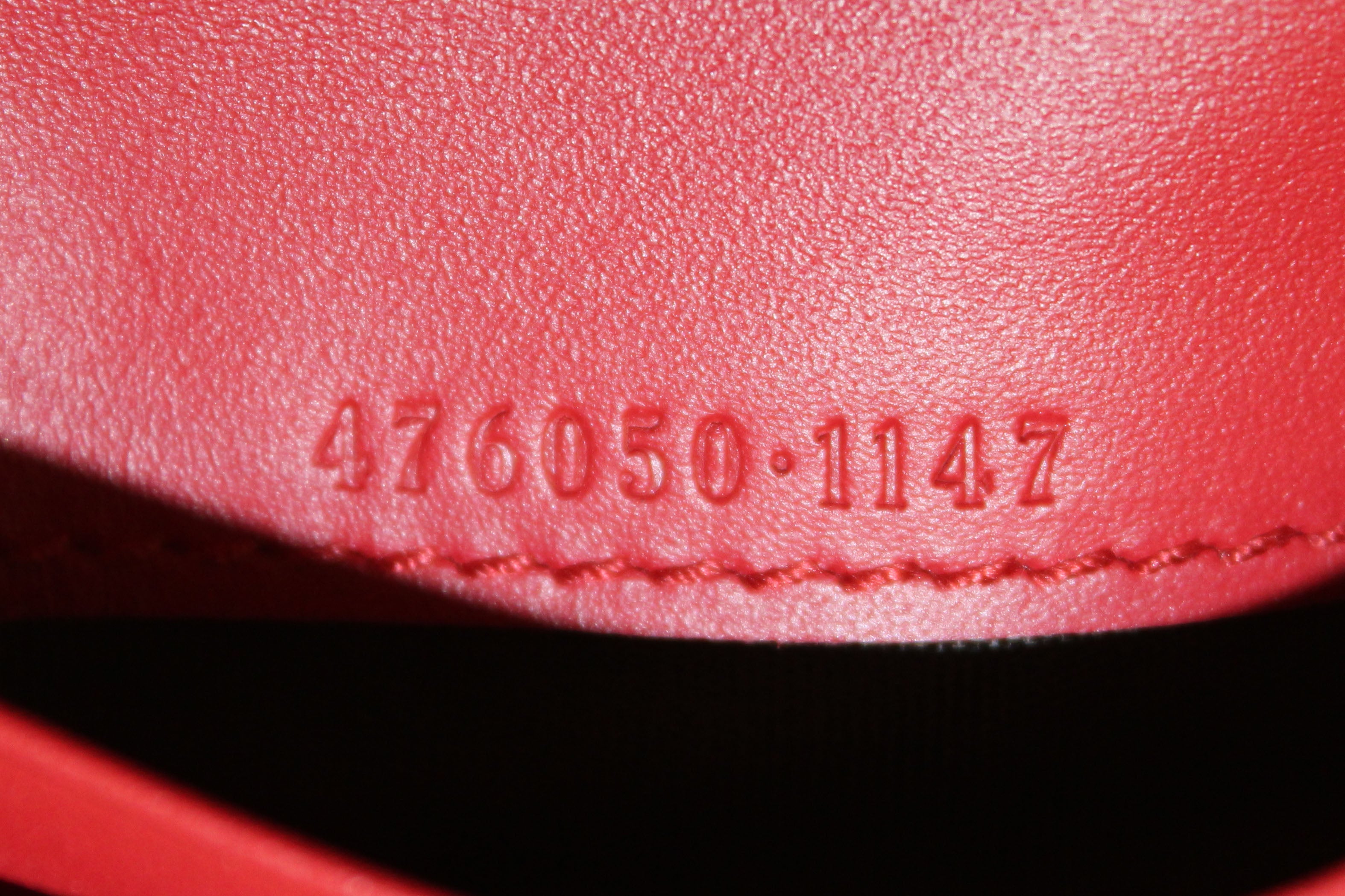 Authentic Gucci GG Supreme Cherries Card Holder Wallet - Luxury Compact Card Case for Women & Men, Perfect for Everyday Use, Travel & Gifts